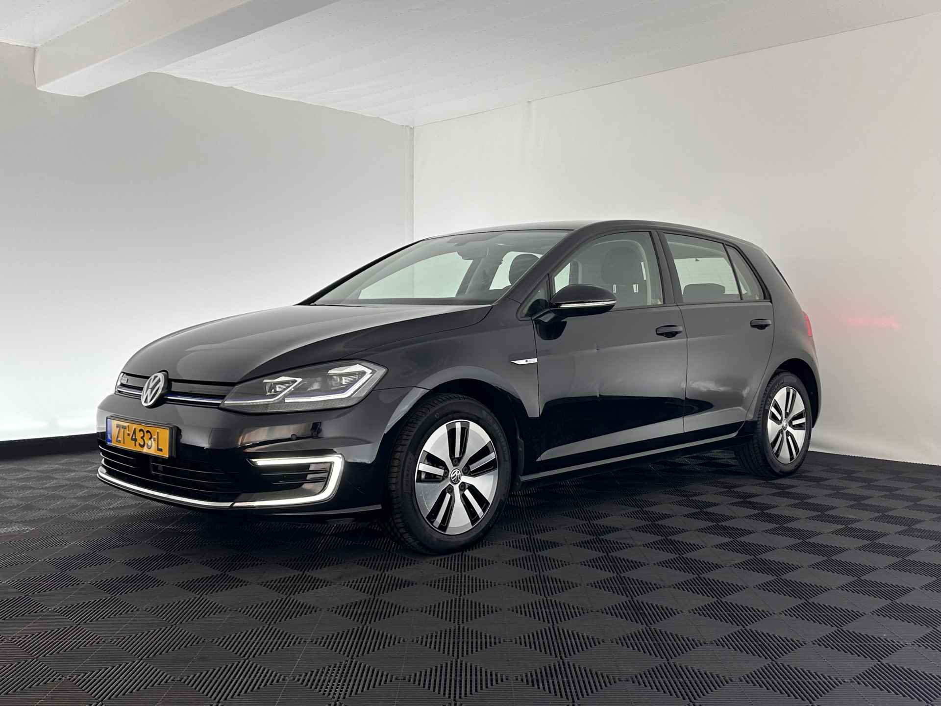 Volkswagen e-Golf (INCL-BTW) *HEATPUMP | ADAPTIVE-CRUISE | CAMERA | CCS-FASTLOADER | FULL-LED | NAVI-FULLMAP | COMFORT-SEATS | ECC | PDC | 16''ALU* - 3/32