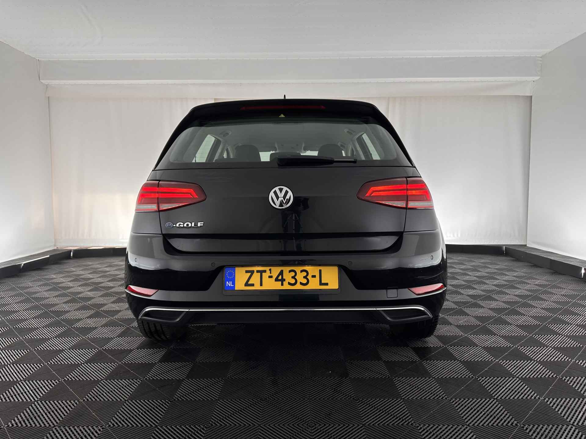 Volkswagen e-Golf (INCL-BTW) *HEATPUMP | ADAPTIVE-CRUISE | CAMERA | CCS-FASTLOADER | FULL-LED | NAVI-FULLMAP | COMFORT-SEATS | ECC | PDC | 16''ALU* - 5/32