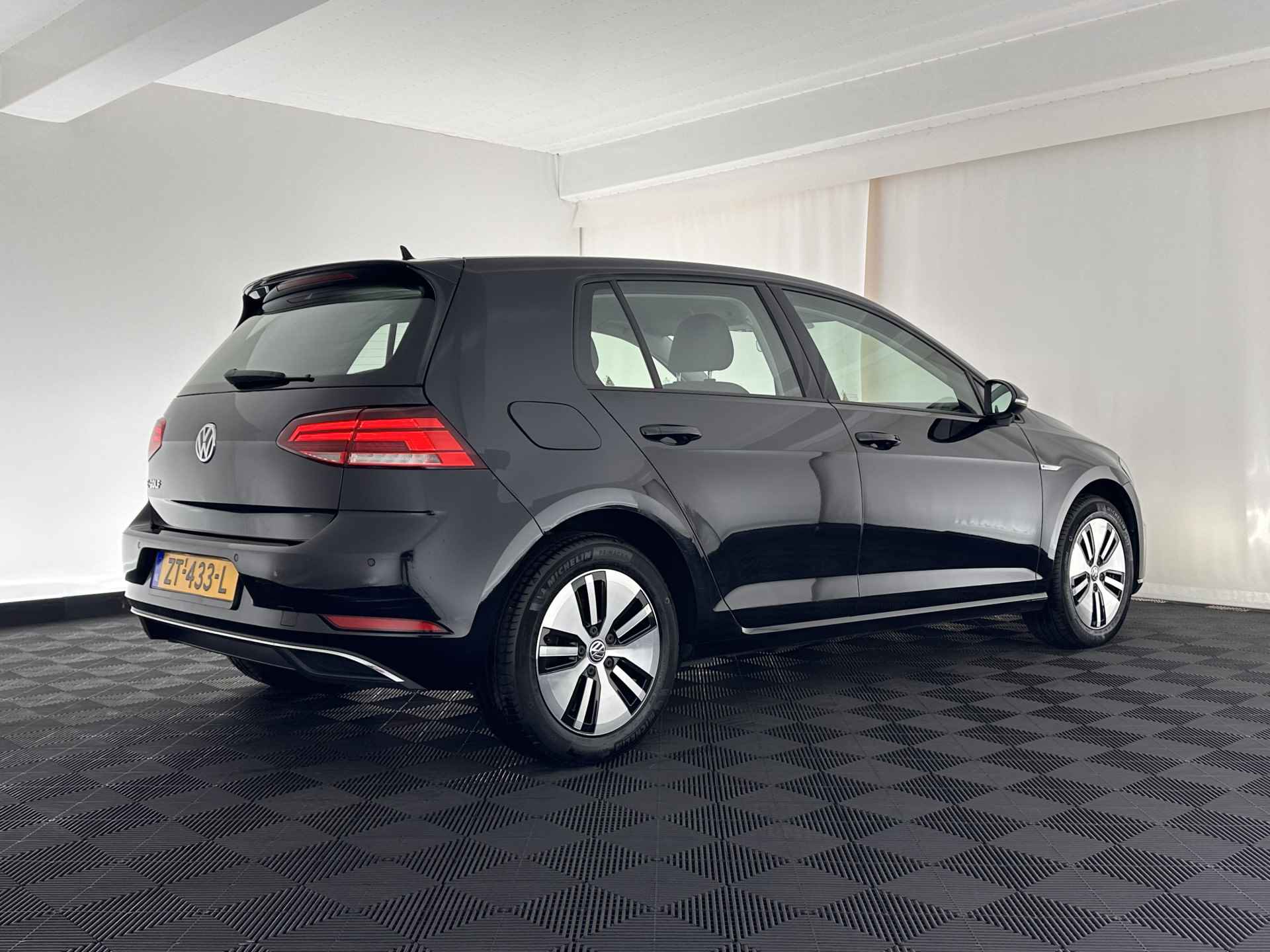 Volkswagen e-Golf (INCL-BTW) *HEATPUMP | ADAPTIVE-CRUISE | CAMERA | CCS-FASTLOADER | FULL-LED | NAVI-FULLMAP | COMFORT-SEATS | ECC | PDC | 16''ALU* - 6/32