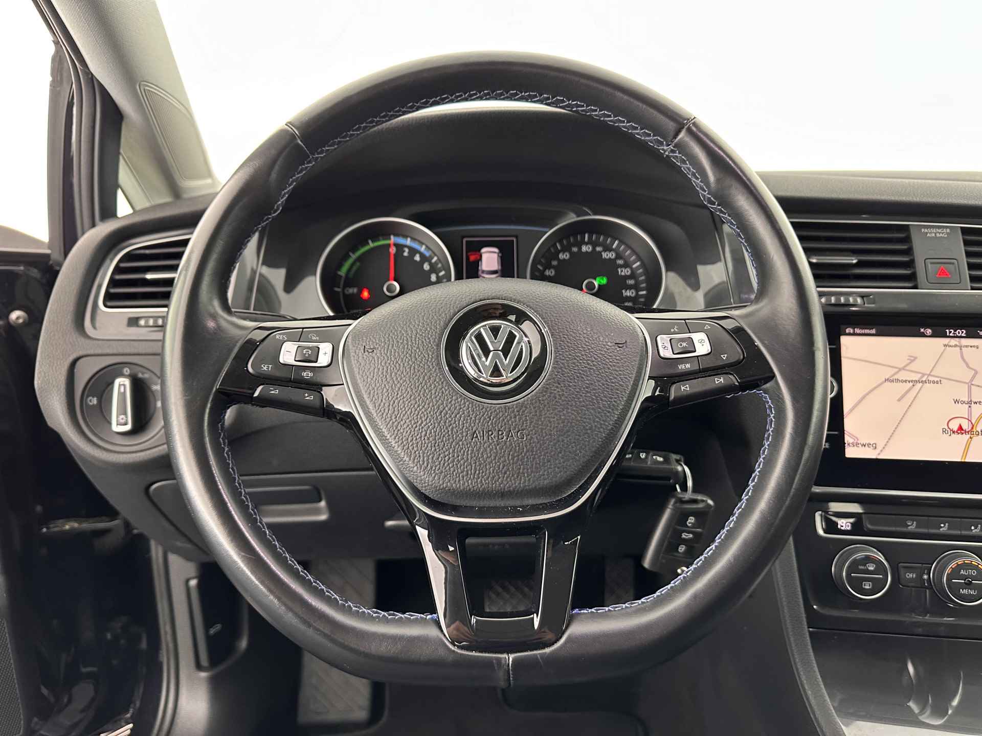 Volkswagen e-Golf (INCL-BTW) *HEATPUMP | ADAPTIVE-CRUISE | CAMERA | CCS-FASTLOADER | FULL-LED | NAVI-FULLMAP | COMFORT-SEATS | ECC | PDC | 16''ALU* - 16/32