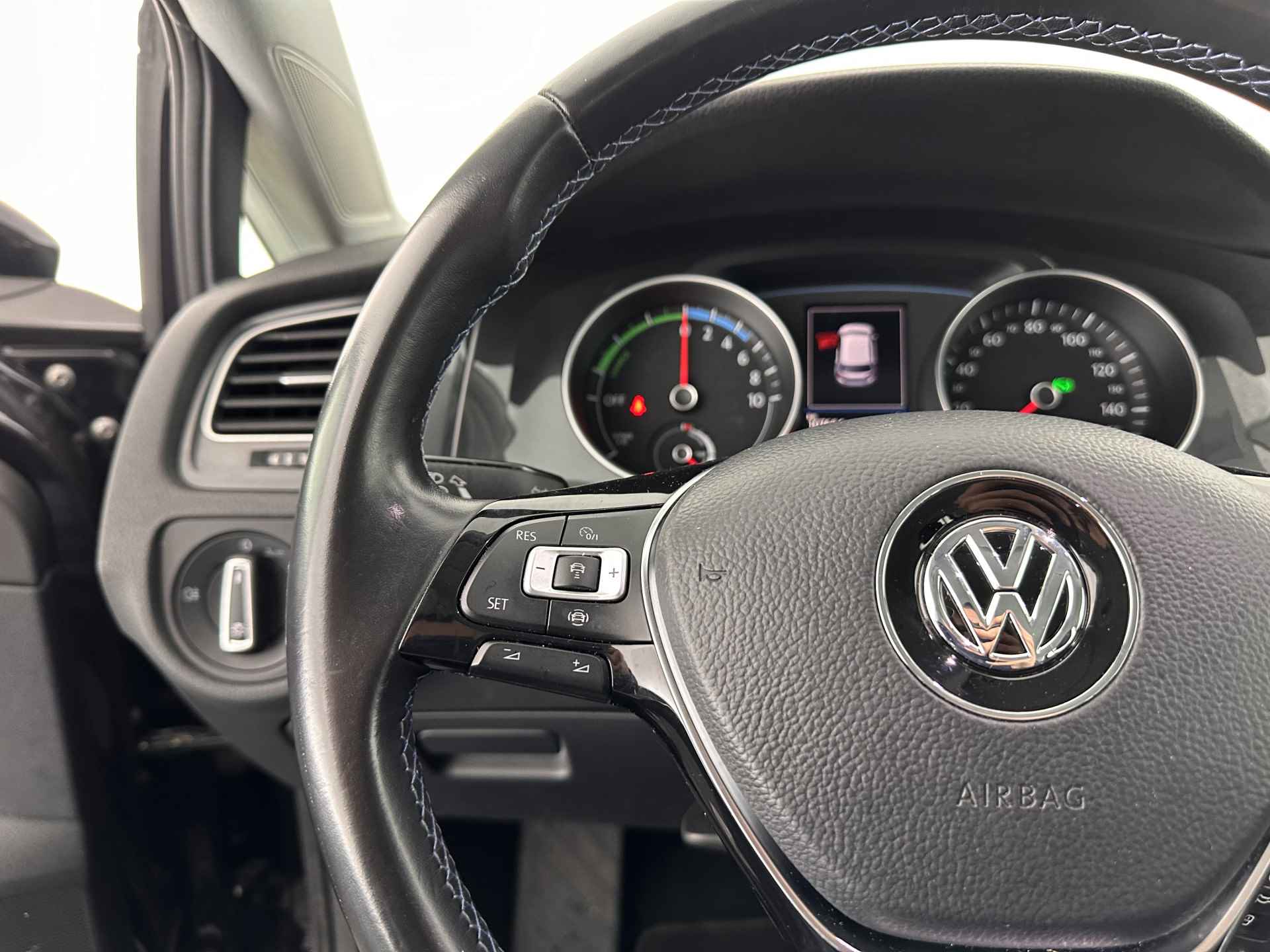 Volkswagen e-Golf (INCL-BTW) *HEATPUMP | ADAPTIVE-CRUISE | CAMERA | CCS-FASTLOADER | FULL-LED | NAVI-FULLMAP | COMFORT-SEATS | ECC | PDC | 16''ALU* - 18/32