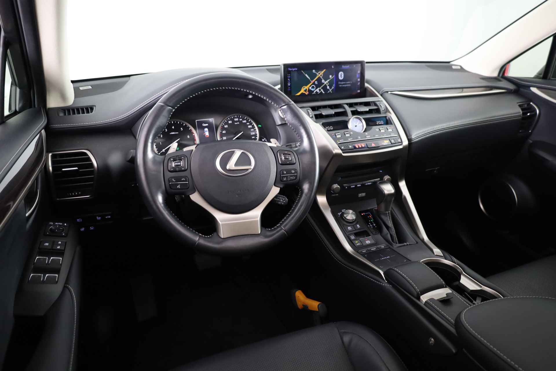 Lexus NX 300h AWD President Line | Schuifdak | Mark Levinson Audio | Trekhaak | Head-up Display | 360 Camera | Navigatie | Dodehoek Detectie | Stuur-/Stoelverwarming | Achterbank Verwarmd | - 50/58