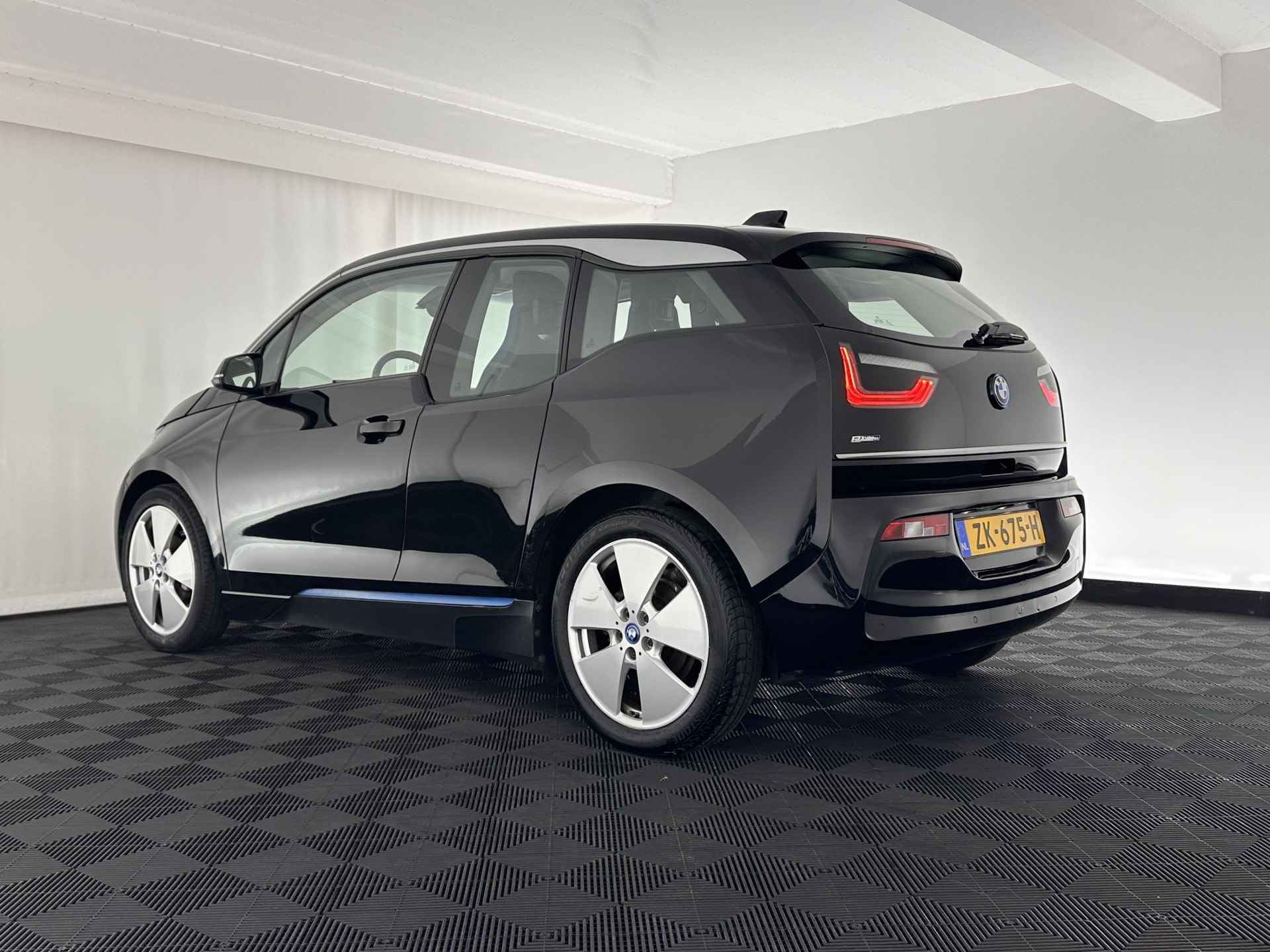 BMW i3 Basis 94Ah 33 kWh [ 3-Fase ] (INCL-BTW) *HEATPUMP | NAVI-FULLMAP | FULL-LED | DIGI-COCKPIT | COMFORT-SEATS | CCS-FASTLOADER | ECC | PDC | CRUISE | 19"ALU* - 4/33