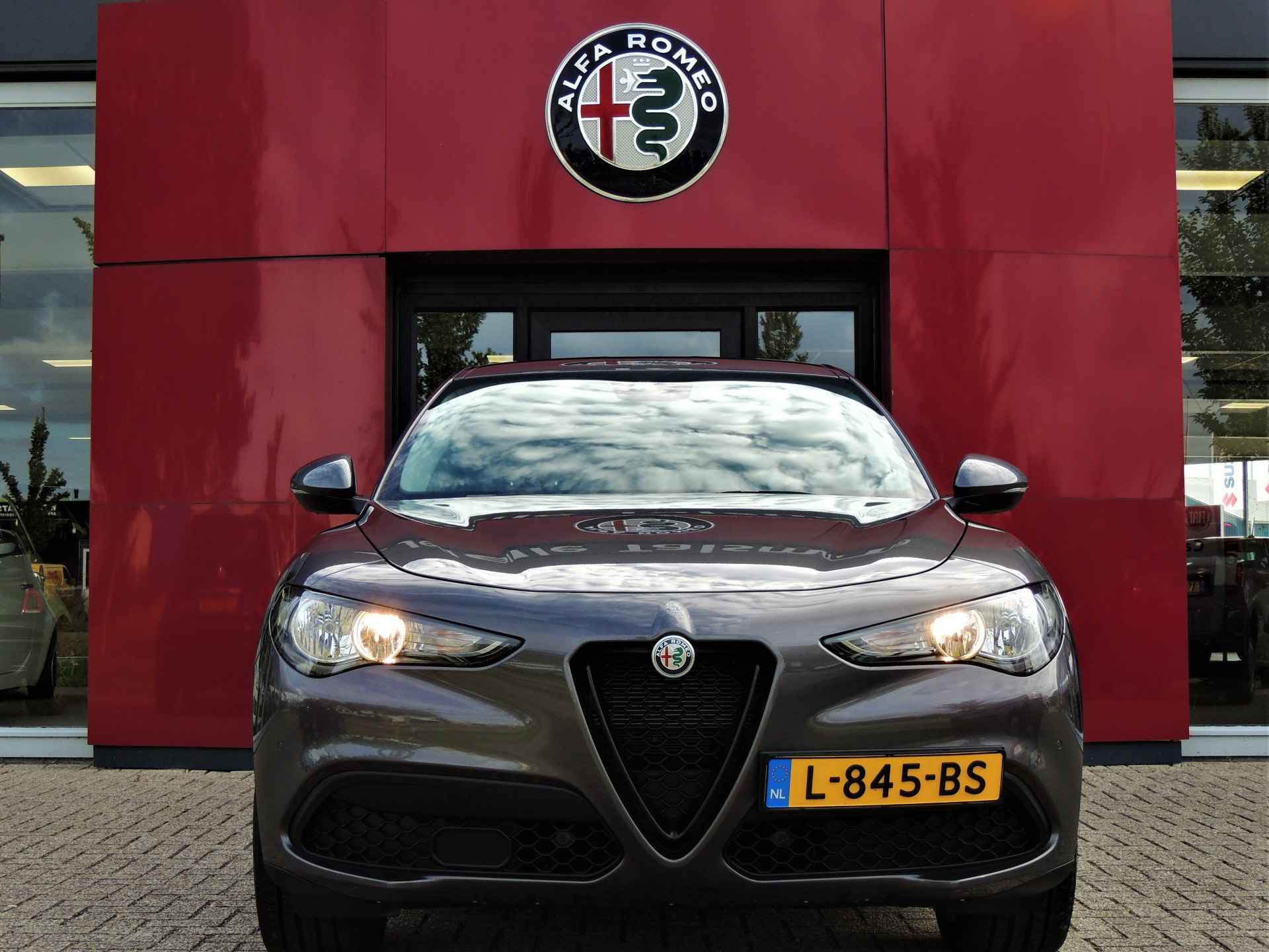 Alfa Romeo Stelvio 2.2d Super 230 PK | 20" velgen | Privacy Glass | Dark B-tech uitstraling | Trekhaak afneembaar 1600 KG Rijdende auto niet altijd aanwezig - 3/38