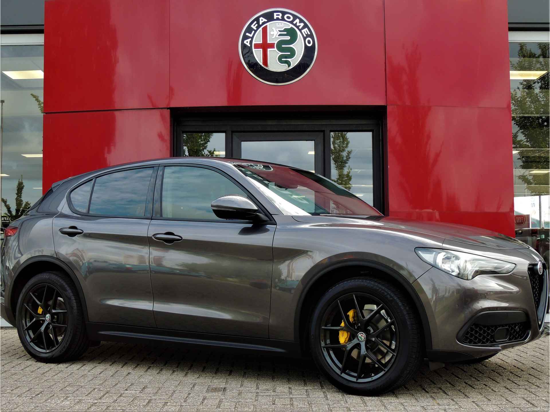 Alfa Romeo Stelvio 2.2d Super 230 PK | 20" velgen | Privacy Glass | Dark B-tech uitstraling | Trekhaak afneembaar 1600 KG Rijdende auto niet altijd aanwezig - 4/38