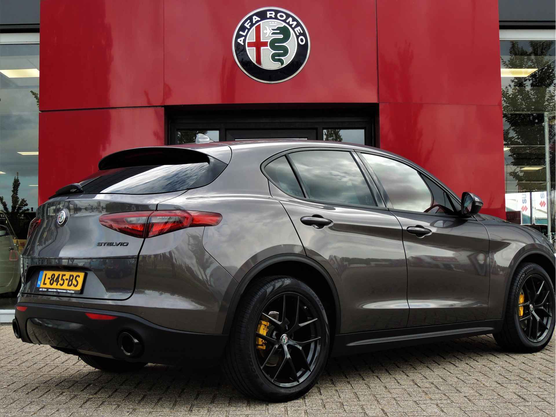 Alfa Romeo Stelvio 2.2d Super 230 PK | 20" velgen | Privacy Glass | Dark B-tech uitstraling | Trekhaak afneembaar 1600 KG Rijdende auto niet altijd aanwezig - 7/38