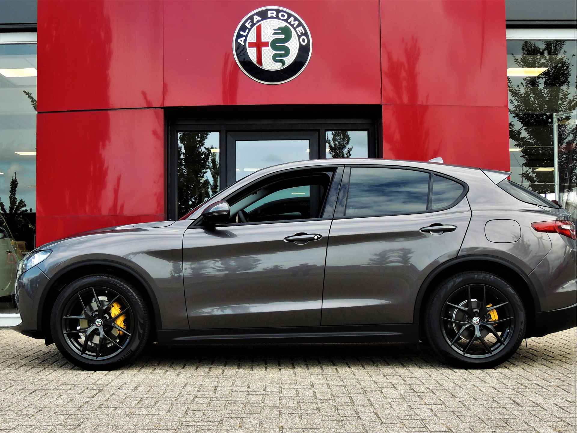 Alfa Romeo Stelvio 2.2d Super 230 PK | 20" velgen | Privacy Glass | Dark B-tech uitstraling | Trekhaak afneembaar 1600 KG Rijdende auto niet altijd aanwezig - 10/38