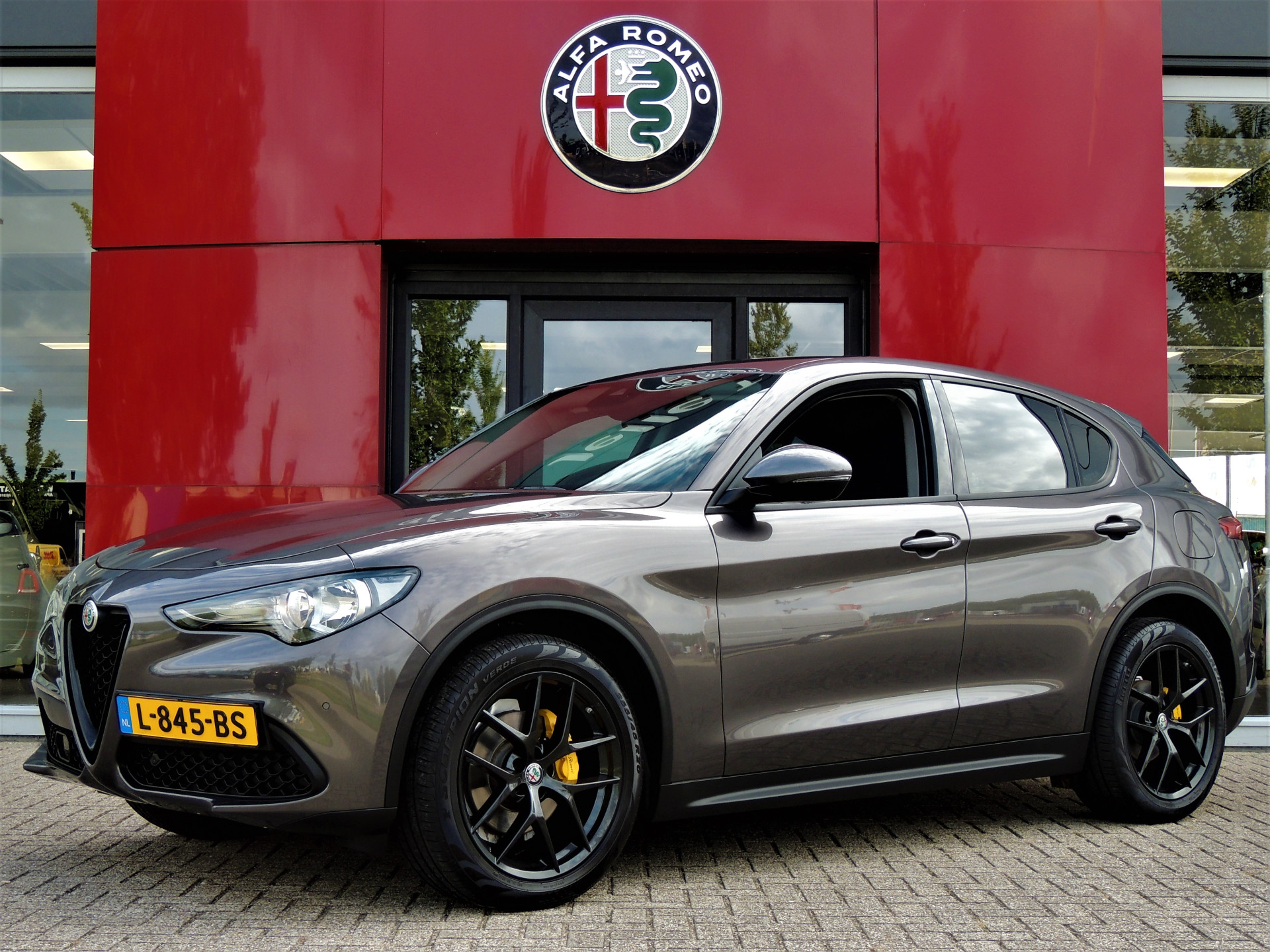 Alfa Romeo Stelvio 2.2d Super 230 PK | 20" velgen | Privacy Glass | Dark B-tech uitstraling | Trekhaak afneembaar 1600 KG