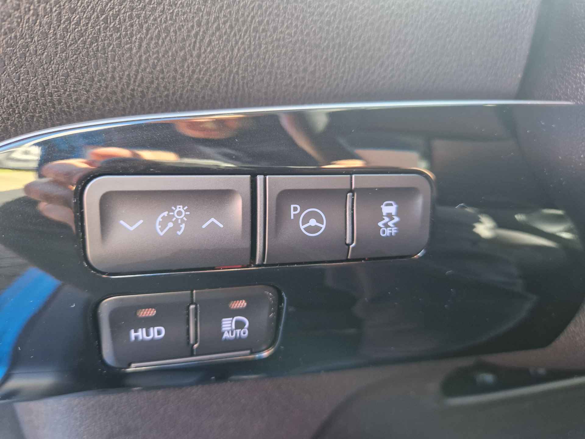 Toyota Prius 1.8 Dynamic Head-up display, Camera V + A, Dodenhoekdetectie, JBL , All-in Rijklaarprijs - 9/26