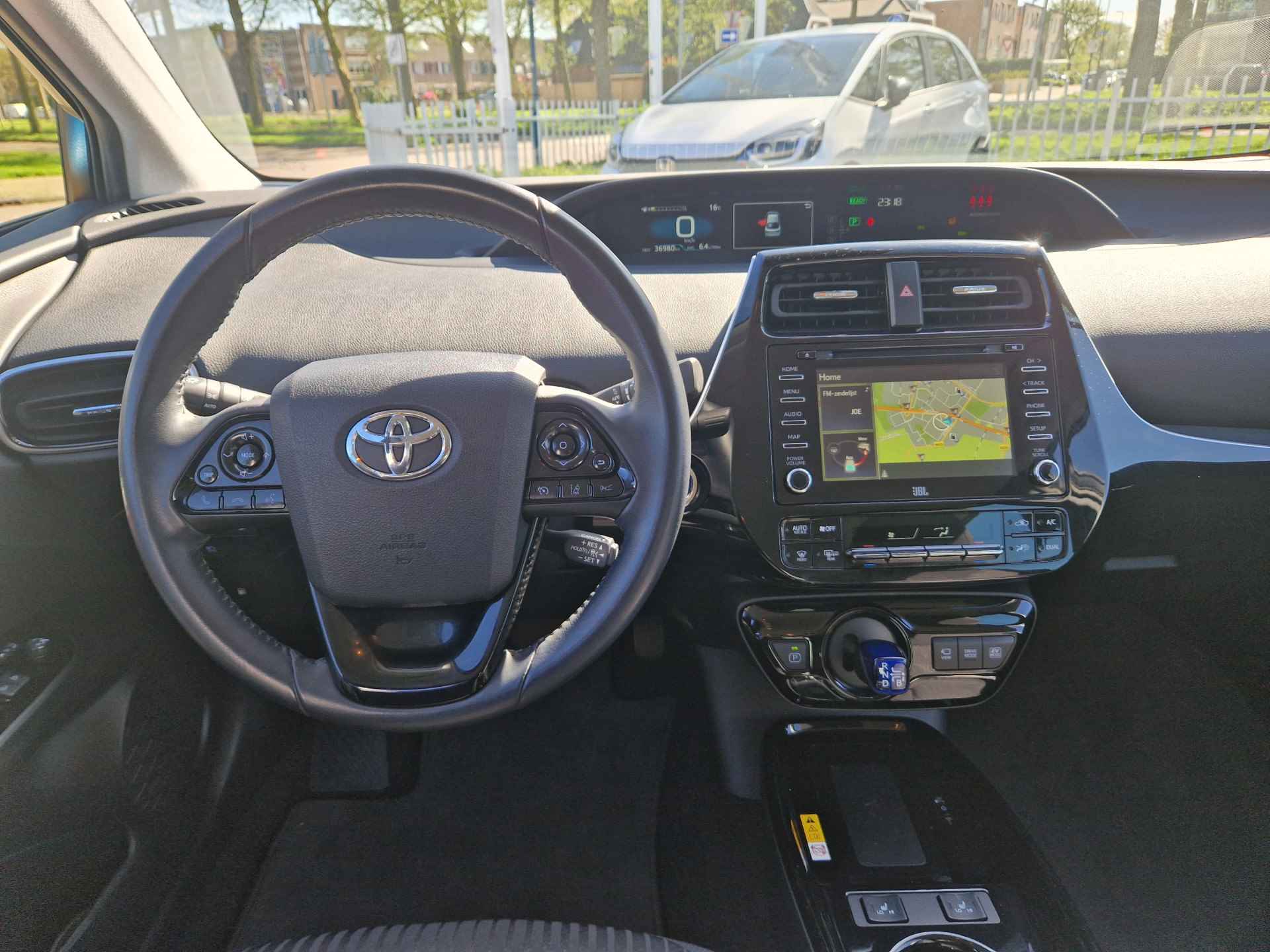Toyota Prius 1.8 Dynamic Head-up display, Camera V + A, Dodenhoekdetectie, JBL , All-in Rijklaarprijs - 12/26