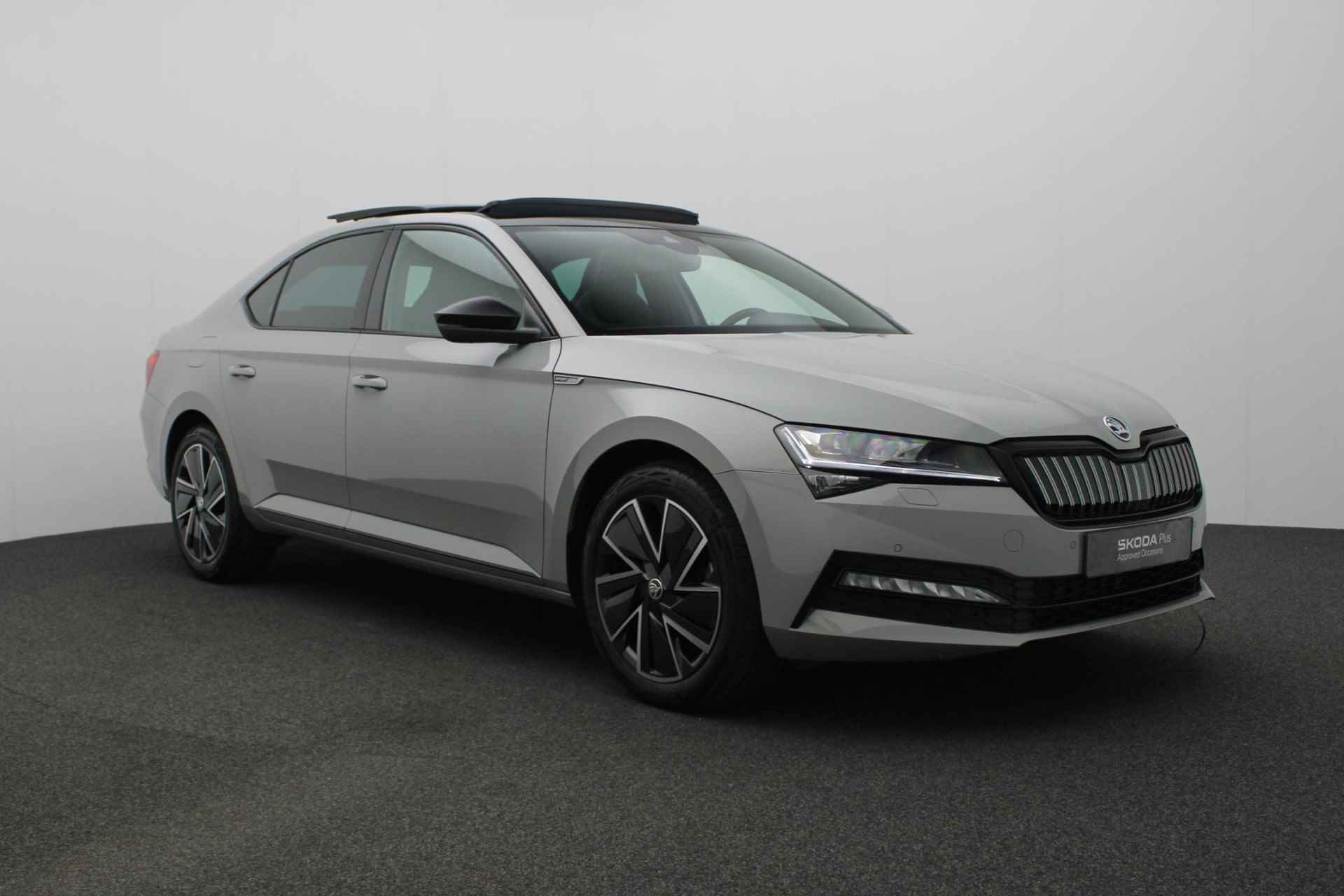 Skoda Superb 1.4 TSI 218PK DSG iV PHEV Sportline Business | Pano | Matrix LED | 360 camera | Navi | Keyless | 18 inch - 38/48