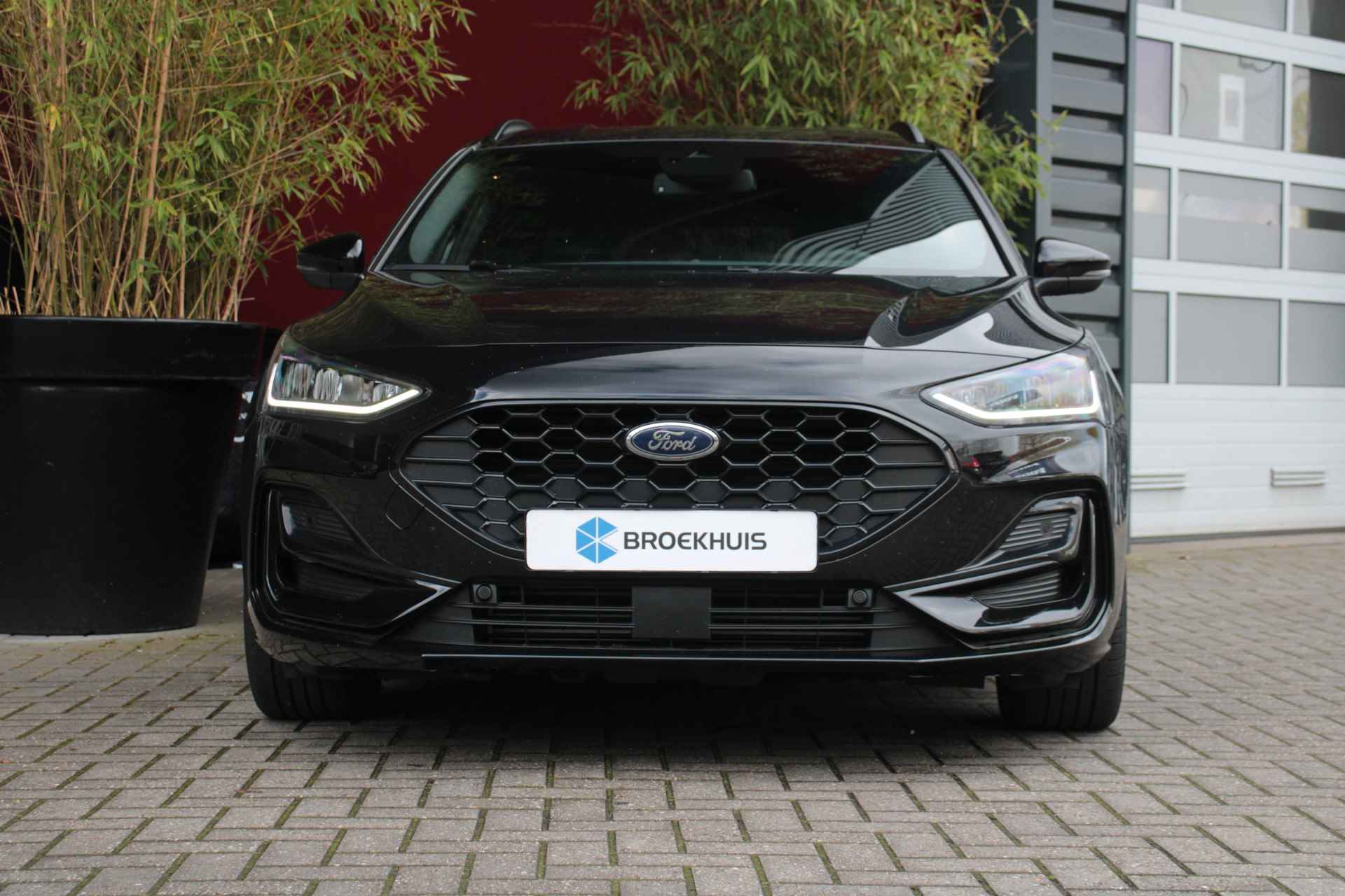 Ford Focus Wagon 1.0 EcoBoost Hybrid ST Line | Parkeersensoren V+A | Stuur- en stoelverwarming | Apple Carplay/Android Auto | Cruise Contro - 8/22
