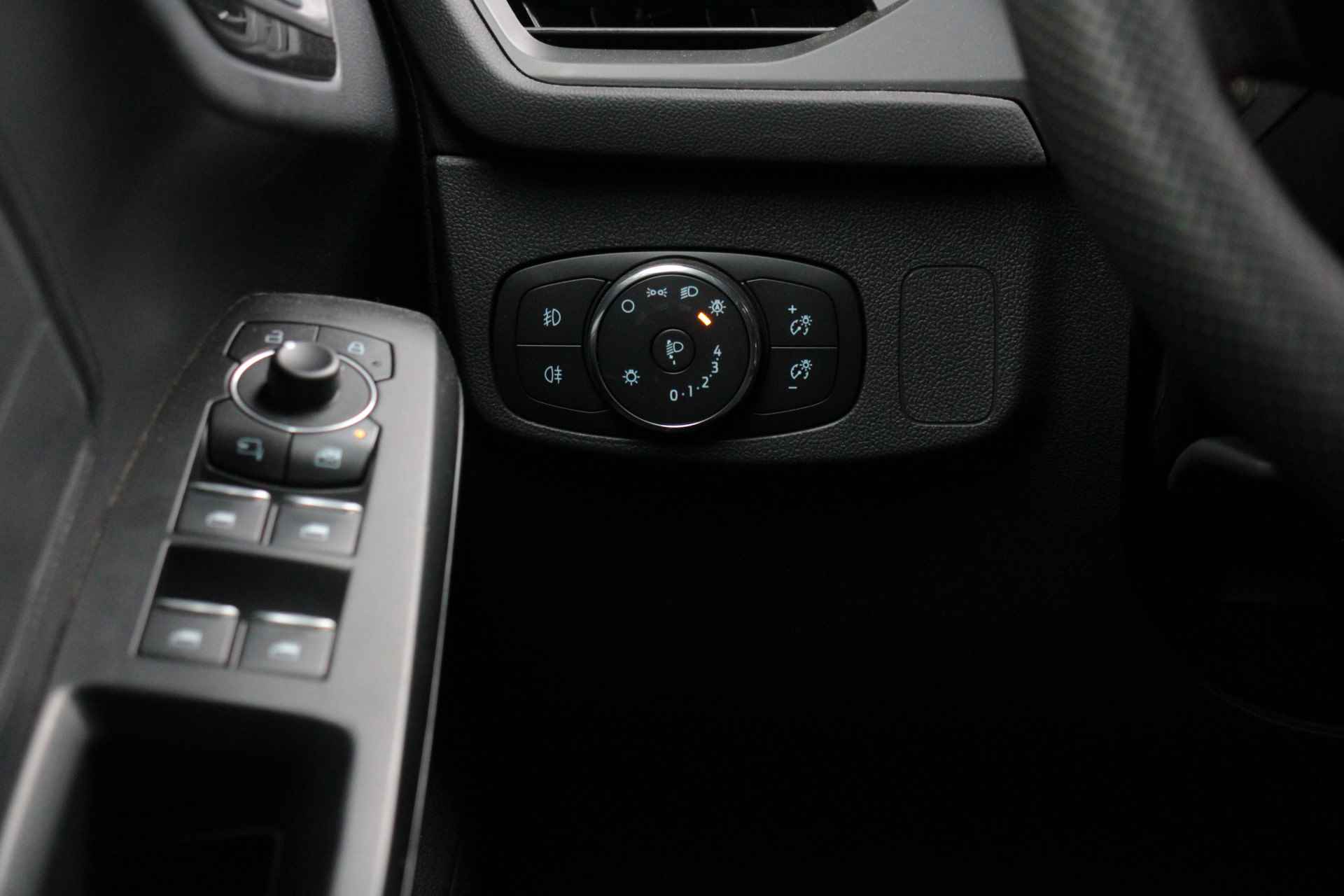 Ford Focus Wagon 1.0 EcoBoost Hybrid ST Line | Parkeersensoren V+A | Stuur- en stoelverwarming | Apple Carplay/Android Auto | Cruise Contro - 13/22