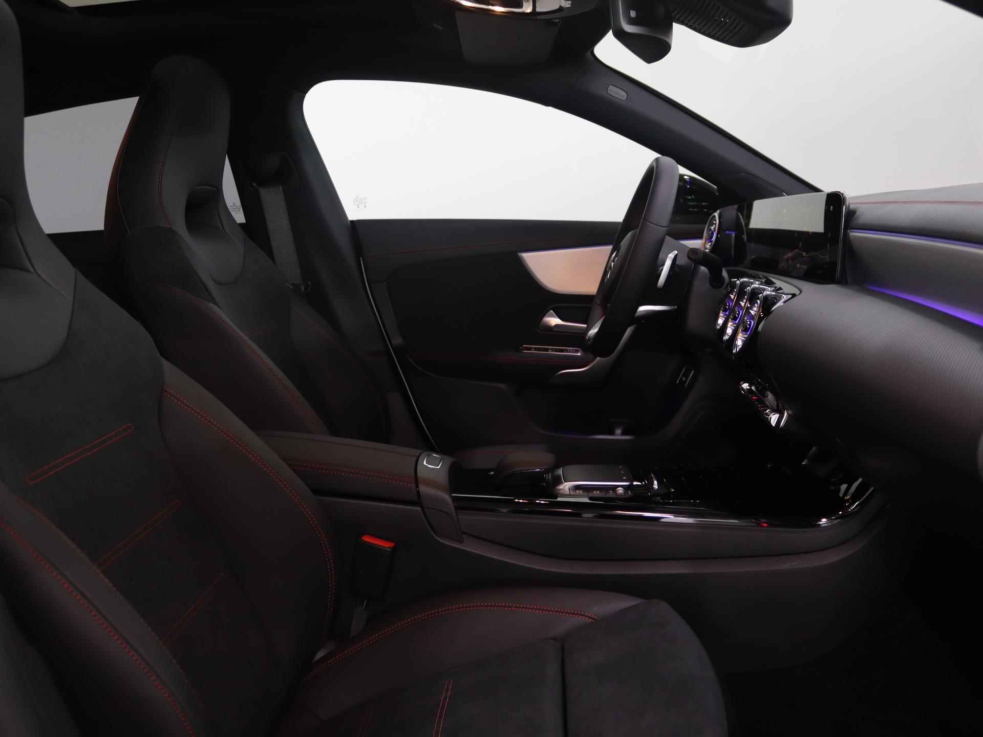 Mercedes-Benz CLA 200 Shooting brake AMG Line | Panoramadak | Memory stoelen | Head-up display | 360 camera | Adaptieve cruise control | Sfeerverlichting | - 4/28