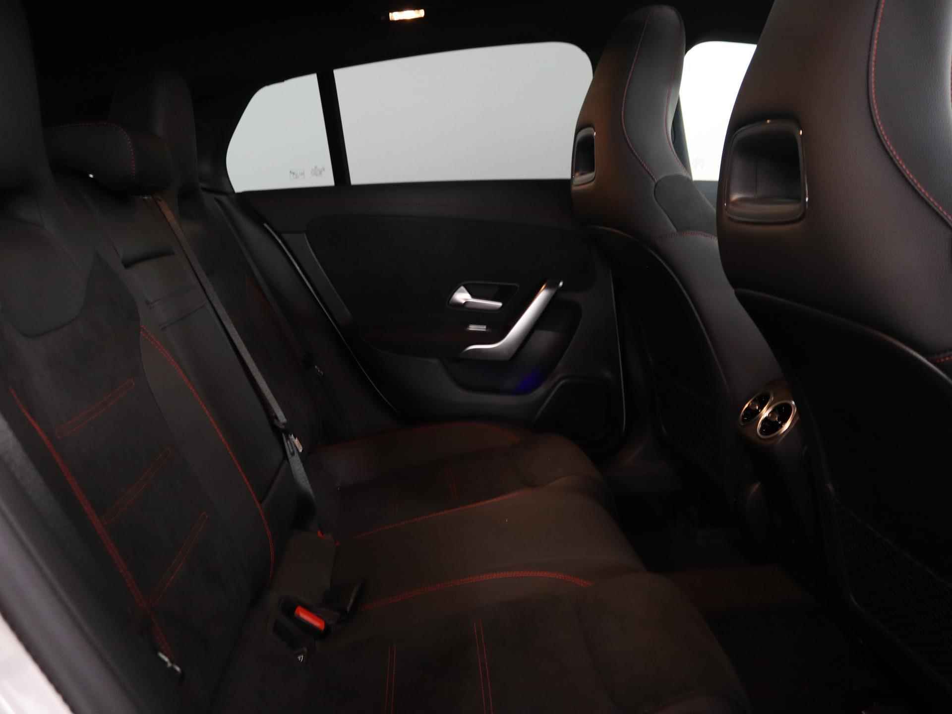 Mercedes-Benz CLA 200 Shooting brake AMG Line | Panoramadak | Memory stoelen | Head-up display | 360 camera | Adaptieve cruise control | Sfeerverlichting | - 8/28