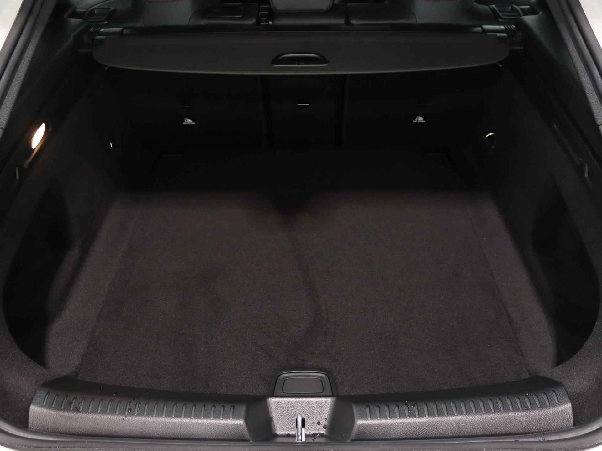 Mercedes-Benz CLA 200 Shooting brake AMG Line | Panoramadak | Memory stoelen | Head-up display | 360 camera | Adaptieve cruise control | Sfeerverlichting | - 13/28