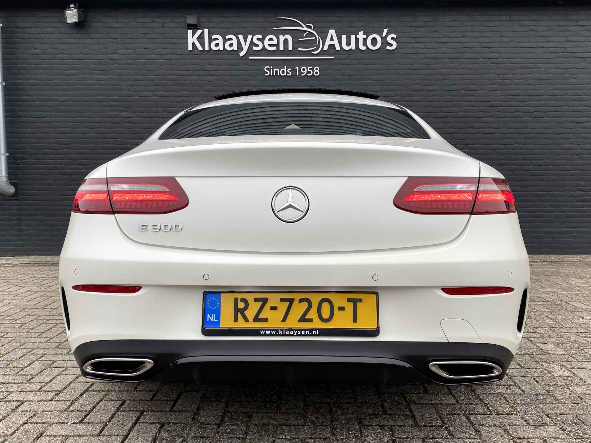 Mercedes-Benz E-Klasse Coupé 300 Premium Plus AMG Edition One AUT. | dealer o.h. | panoramadak | designo mat wit | widescreen - 7/61