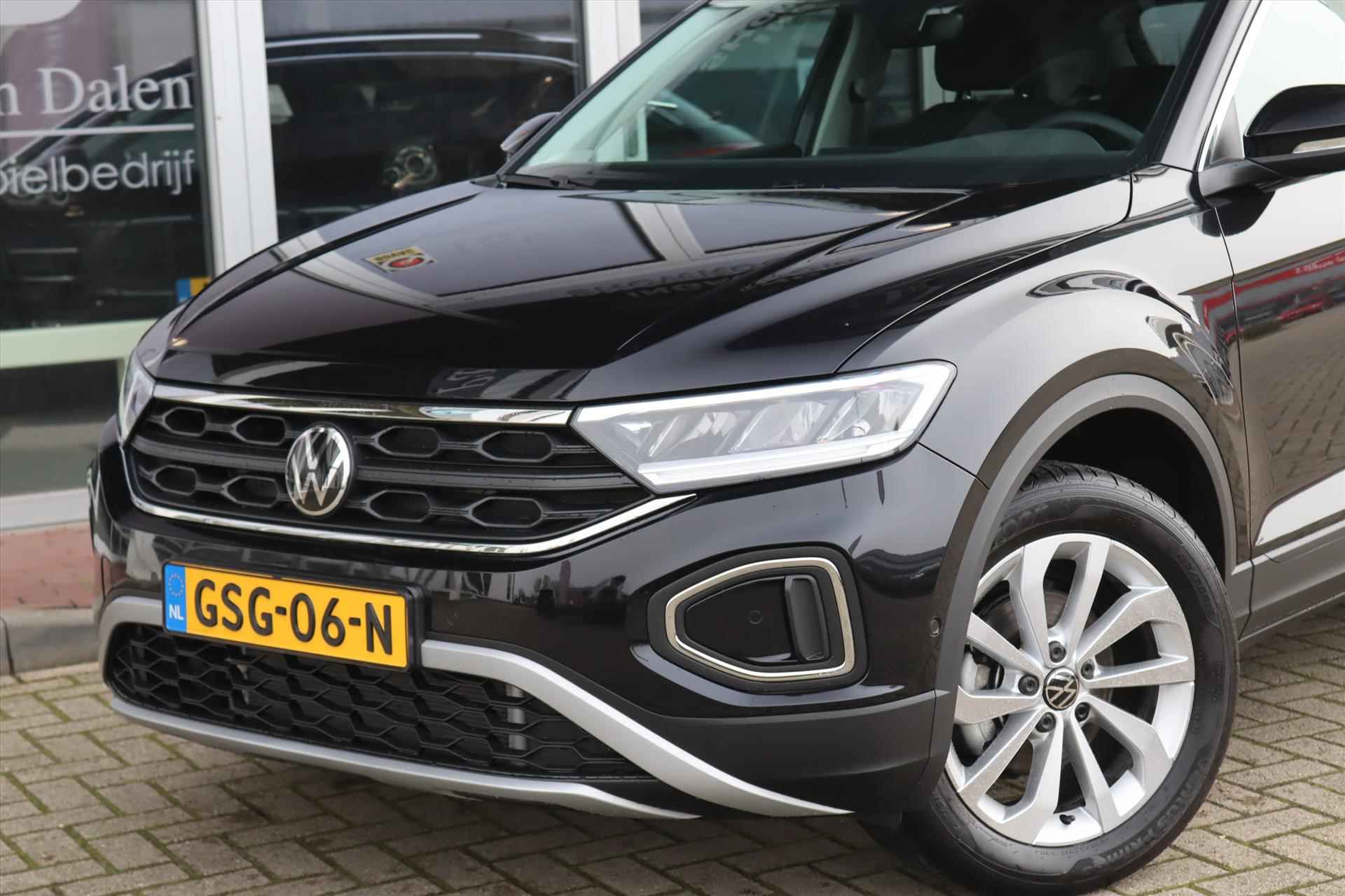 Volkswagen T-Roc 1.5TSI 150PK AUTOMAAT LIFE E.D Navi Carplay | Adapt.Cruise | Camera | Keyless | Digitaal Cockpit | Stoelverw. | Led | Clima | 17 Inch Lm | - 50/53