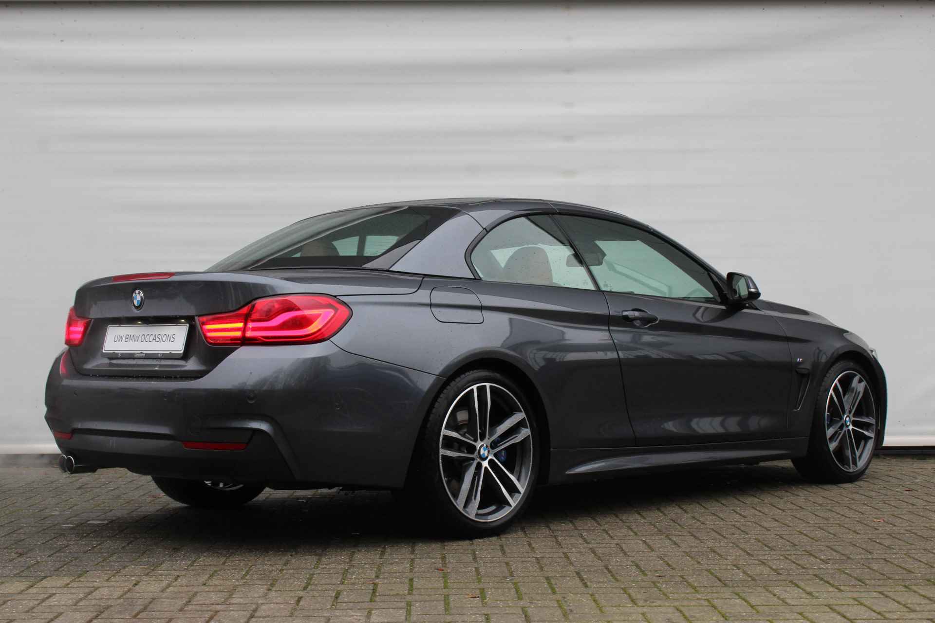 BMW 4 Serie Cabrio 420i High Executive M Sport Automaat / Air Collar / Achteruitrijcamera / Sportstoelen / Apple CarPlay / Park Assistant / Stoelverwarming - 4/34