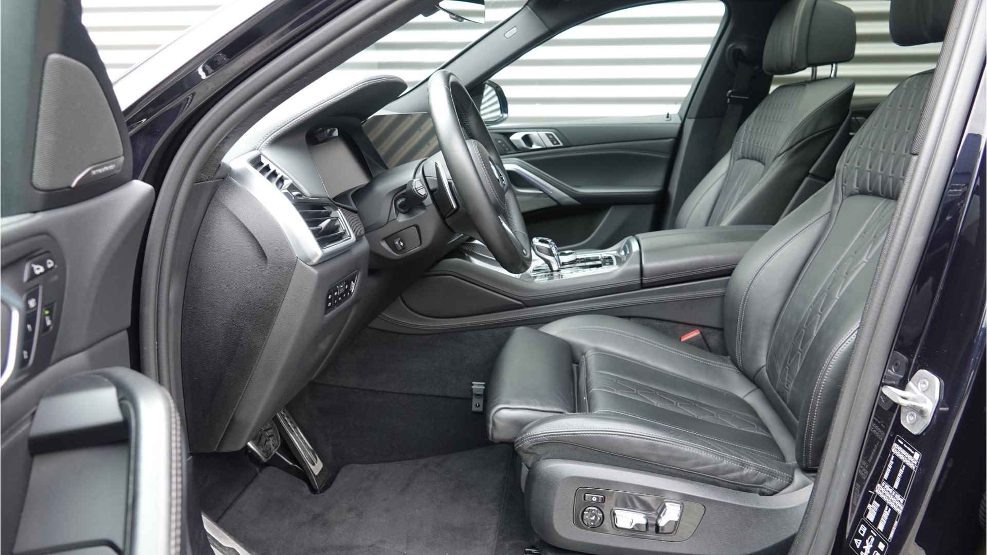 BMW X6 xDrive30d High Executive | M Sport | Laser | Softclose | Head Up | Trekhaak | Luchtvering | - 31/37