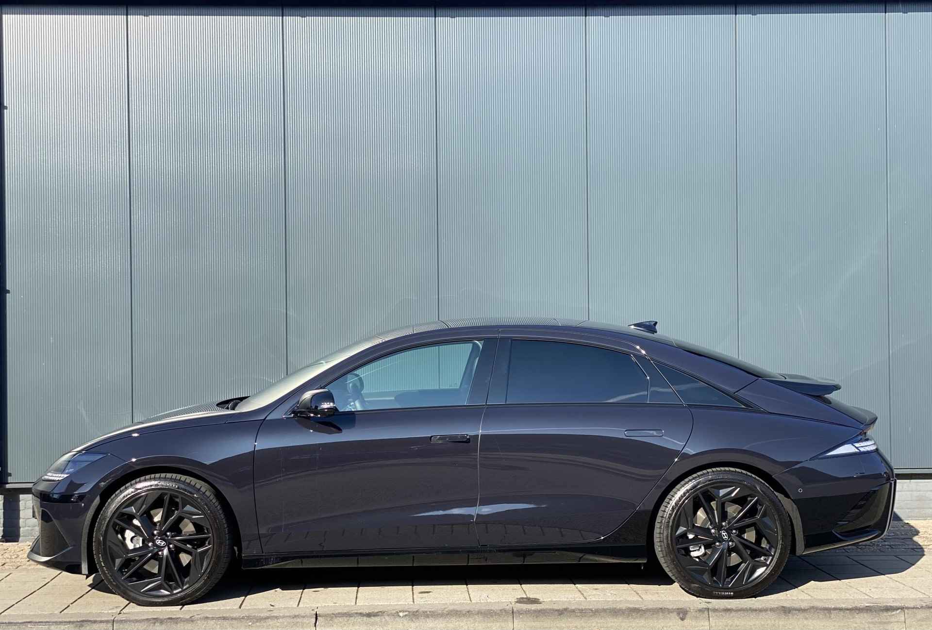 Hyundai IONIQ 6 First Edition AWD 77 kWh | €18885 KORTING | 20 INCH | Panorama schuifkanteldak | Warmtepomp | - 3/46