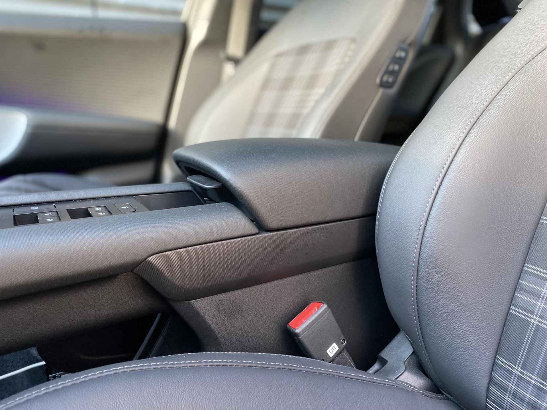 Hyundai IONIQ 6 First Edition AWD 77 kWh | €18885 KORTING | 20 INCH | Panorama schuifkanteldak | Warmtepomp | - 39/46