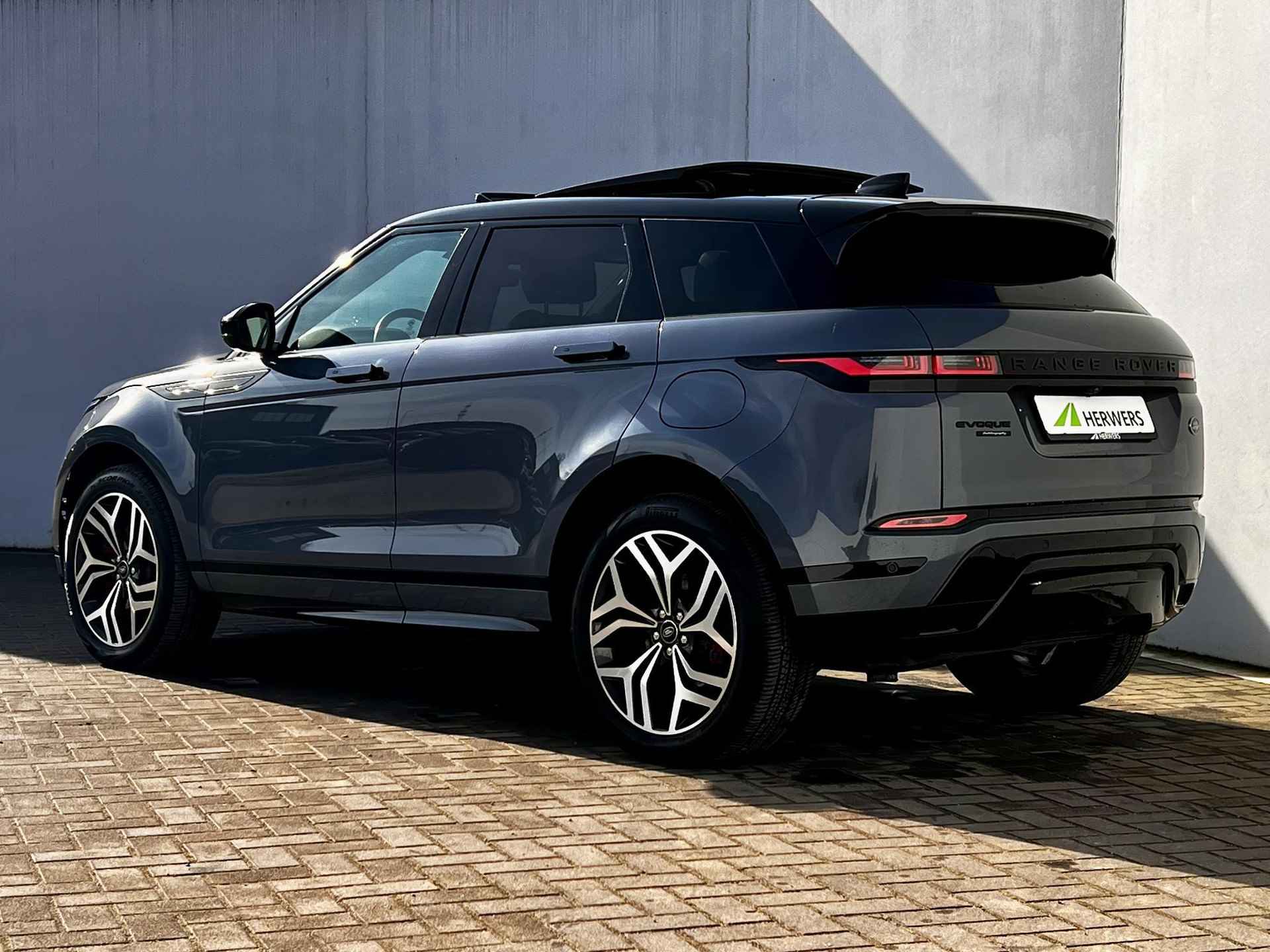 Land Rover Range Rover Evoque 1.5 P300e AWD 308 pk Autobiography / Dealer onderhouden / PHEV CCS Snelladen / Panorama schuifdak / Trekhaak Elektrisch 1.600 kg / Leder / Meridian Audio / Zeer compleet / All Seaon banden / - 24/64