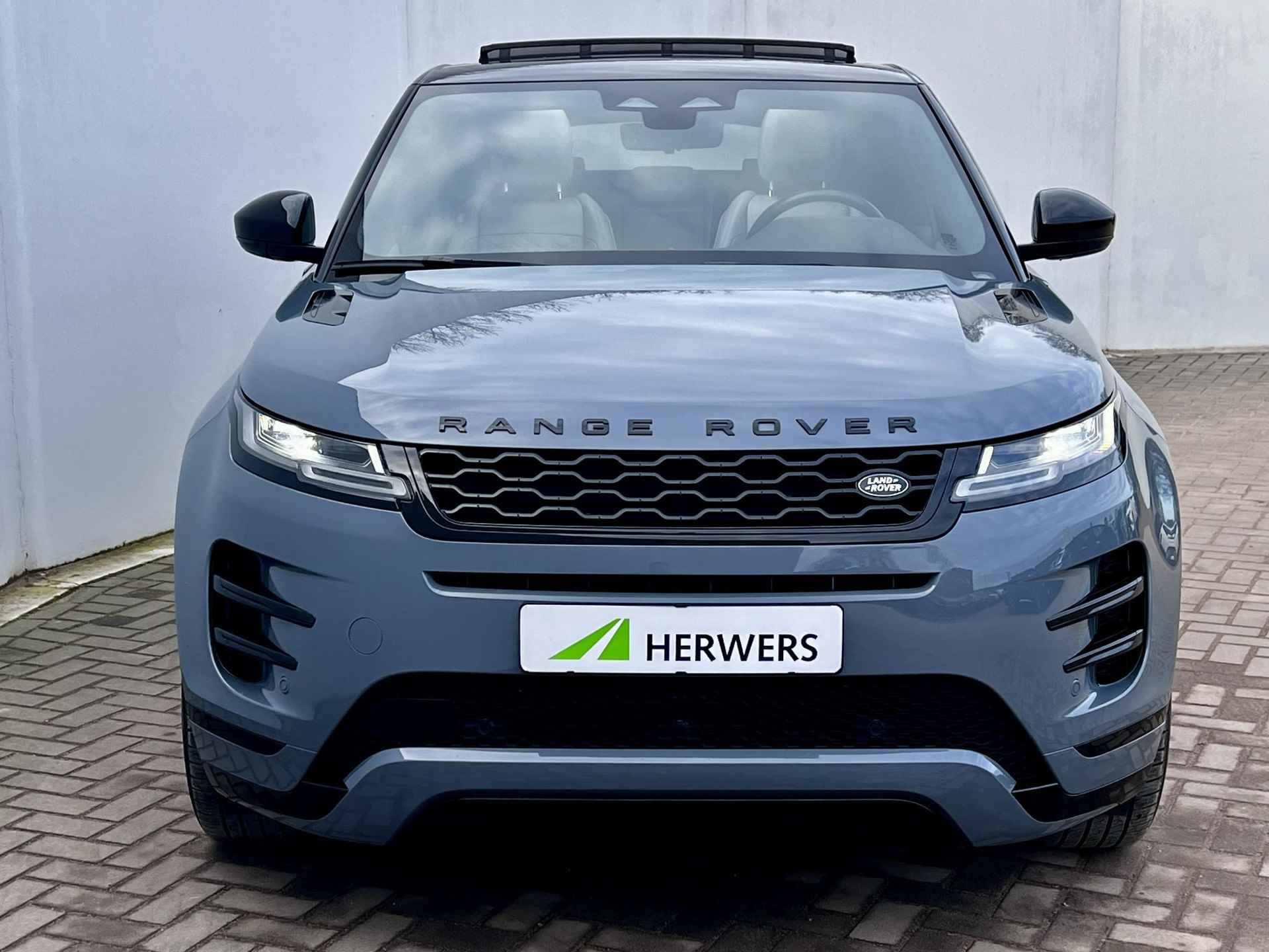 Land Rover Range Rover Evoque 1.5 P300e AWD 308 pk Autobiography / Dealer onderhouden / PHEV CCS Snelladen / Panorama schuifdak / Trekhaak Elektrisch 1.600 kg / Leder / Meridian Audio / Zeer compleet / All Seaon banden / - 61/64