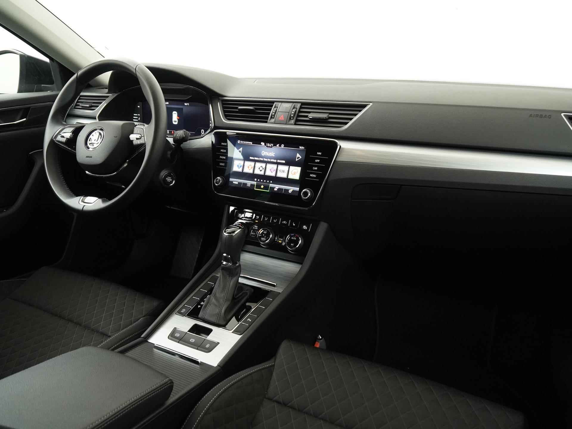 Škoda Superb Combi 1.5 TSI ACT Business Edition | Mem stoel | Trekhaak | Carplay | Adapt cruise |  Zondag Open! - 2/36