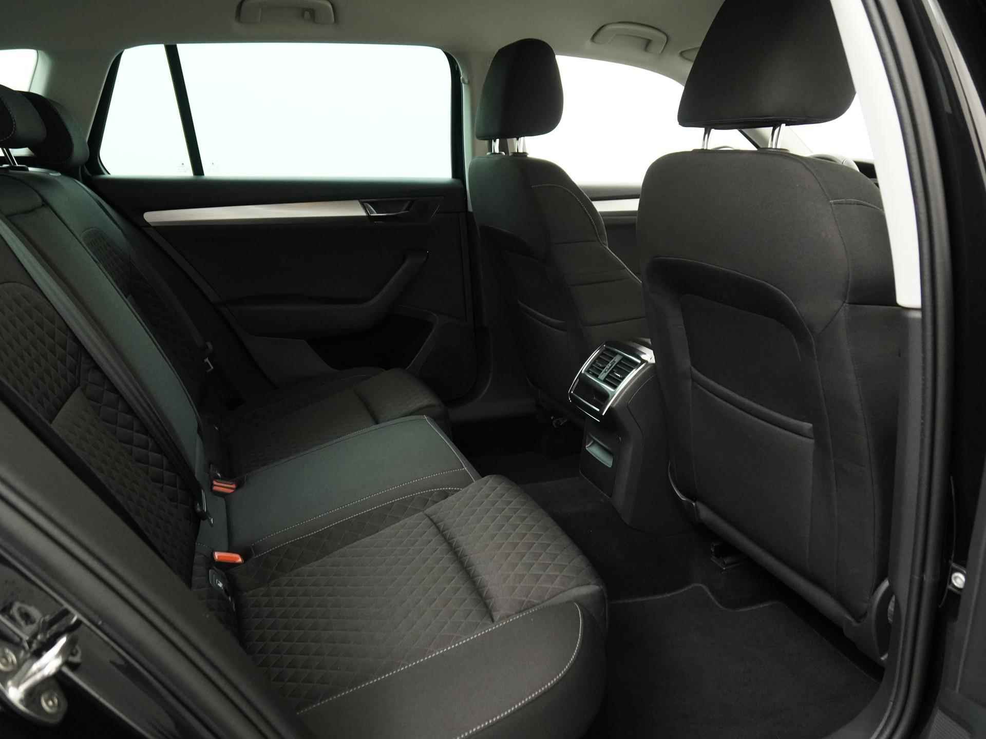 Škoda Superb Combi 1.5 TSI ACT Business Edition | Mem stoel | Trekhaak | Carplay | Adapt cruise |  Zondag Open! - 22/36