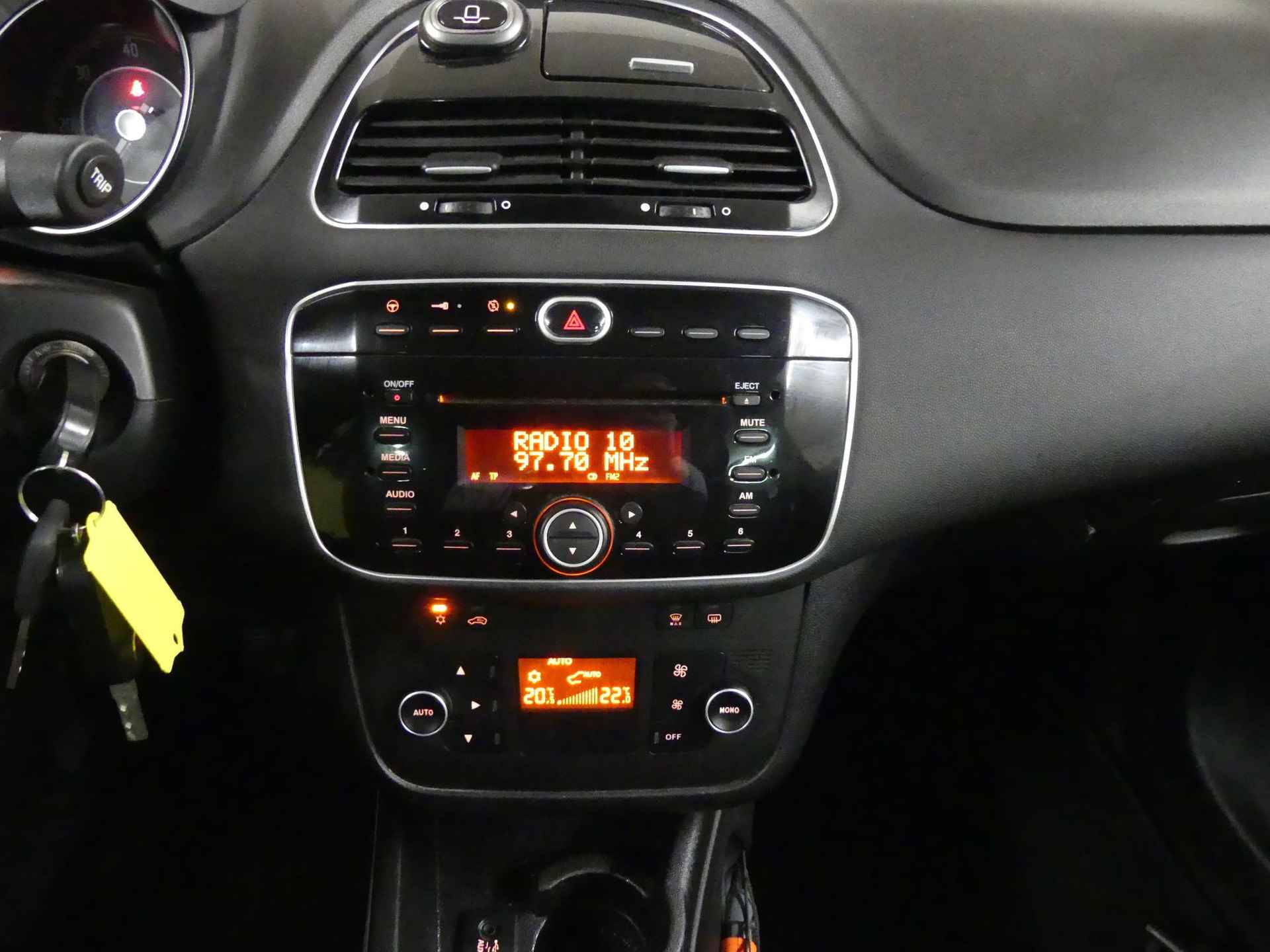 Fiat Punto Evo 1.3 M-Jet Lounge | Climate Control | Cruise Control | Navigatie | Parkeersensoren | Lichtmetalen Velgen | Audio | 1e Eigenaar - 19/26