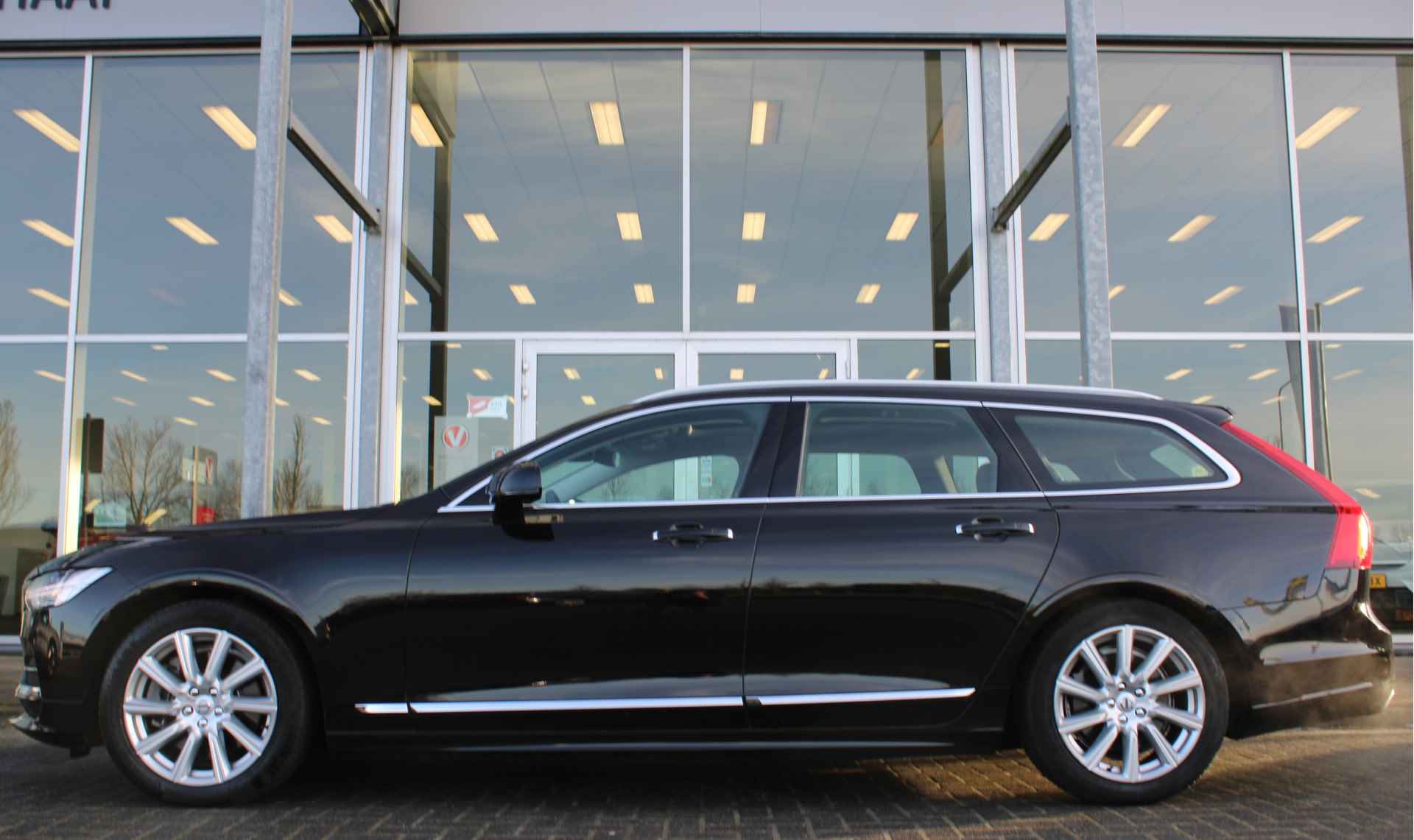 Volvo V90 T4 Automaat Business Luxury+ | Massagestoelen | Head-Up | Schuif/kantel dak | Dodehoekdetectie - 2/72