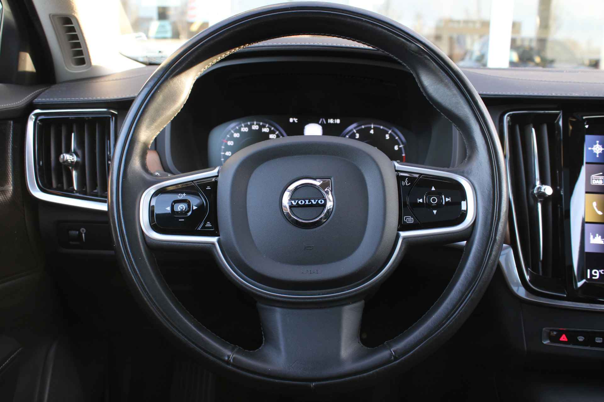 Volvo V90 T4 Automaat Business Luxury+ | Massagestoelen | Head-Up | Schuif/kantel dak | Dodehoekdetectie - 41/72