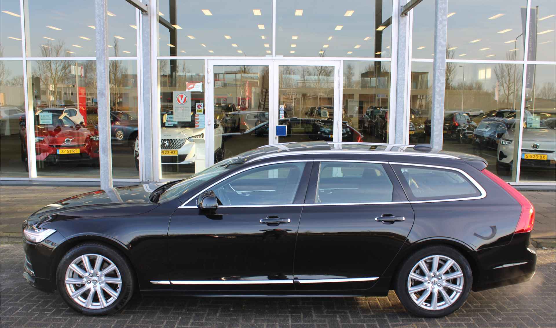 Volvo V90 T4 Automaat Business Luxury+ | Massagestoelen | Head-Up | Schuif/kantel dak | Dodehoekdetectie - 64/72