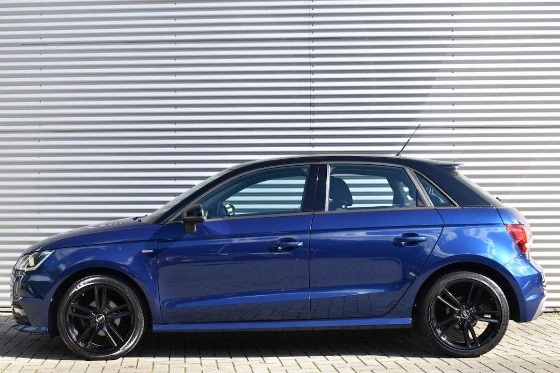 AUDI A1 1.0 TFSI 5DRS. ADRENALIN / S-LINE / NAVI / CRUISE / 17 LM. - 2/39