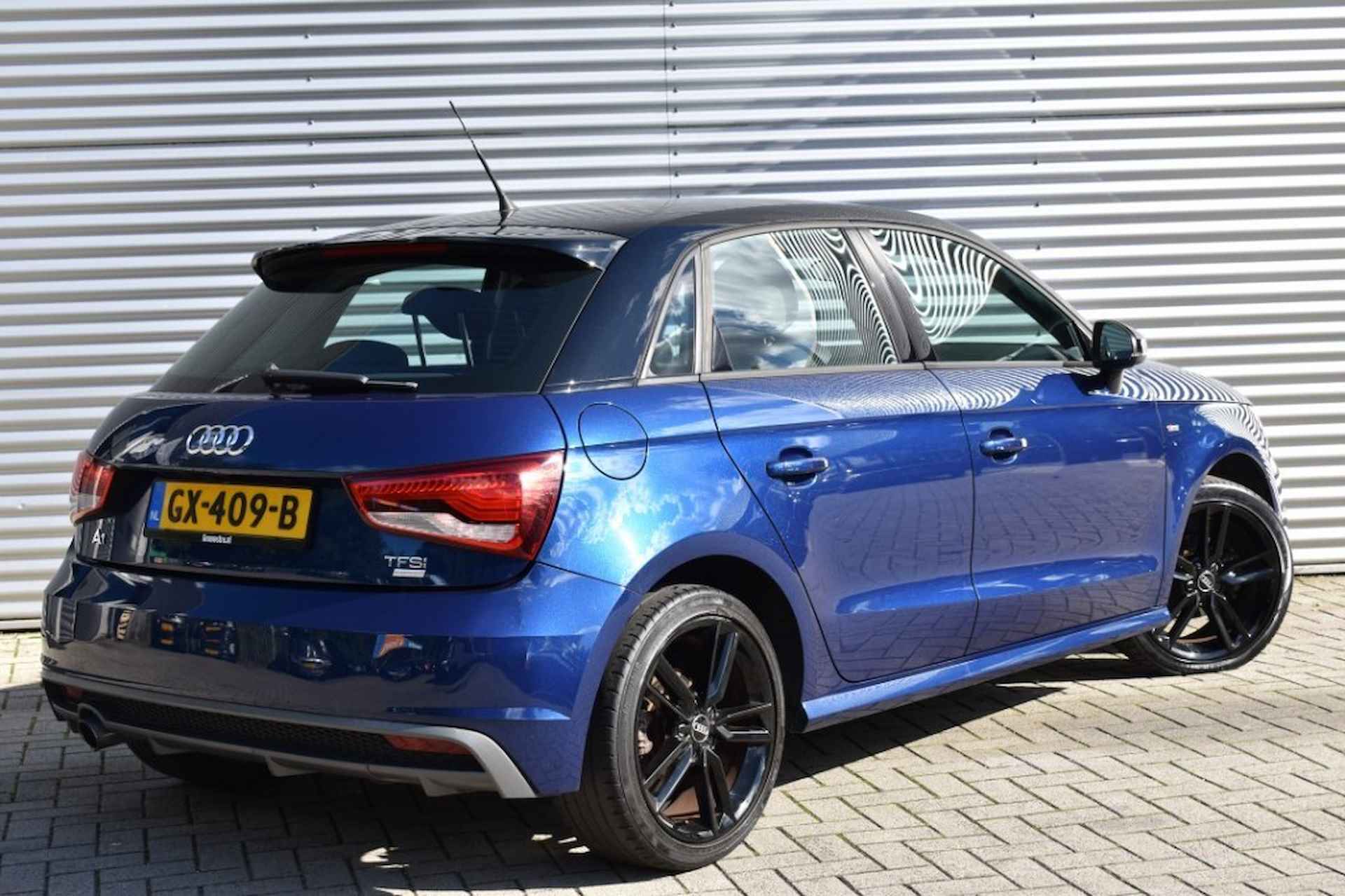 AUDI A1 1.0 TFSI 5DRS. ADRENALIN / S-LINE / NAVI / CRUISE / 17 LM. - 3/39