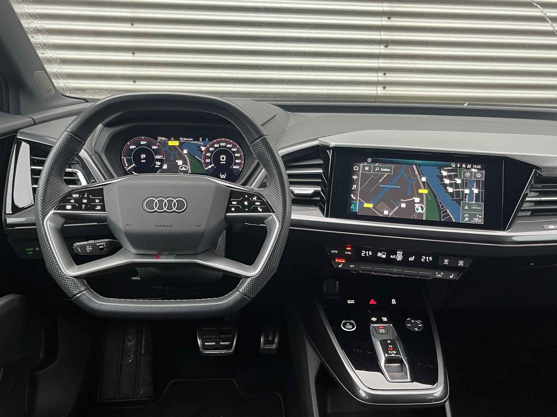 Audi Q4 e-tron 40 Launch edition S-Competition 77 kWh S-Line Head-Up display / elektrisch schuifdak / S-Line / 21 inch licht metalen velgen/ Verwarmd voorruit / - 4/38