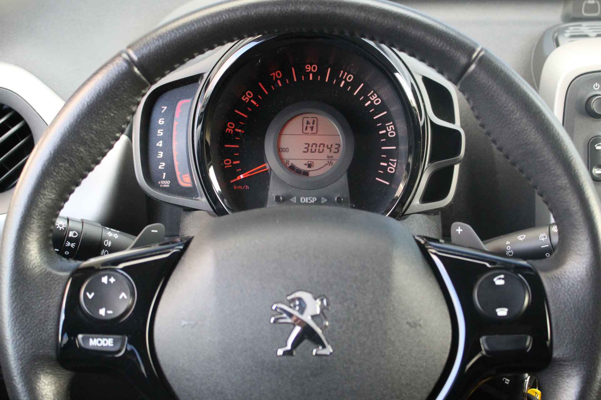 Peugeot 108 1.0 Active AUTOMAAT | Airco | Bluetooth | Privacy Glass | Elec. ramen | Mistlampen | - 25/26