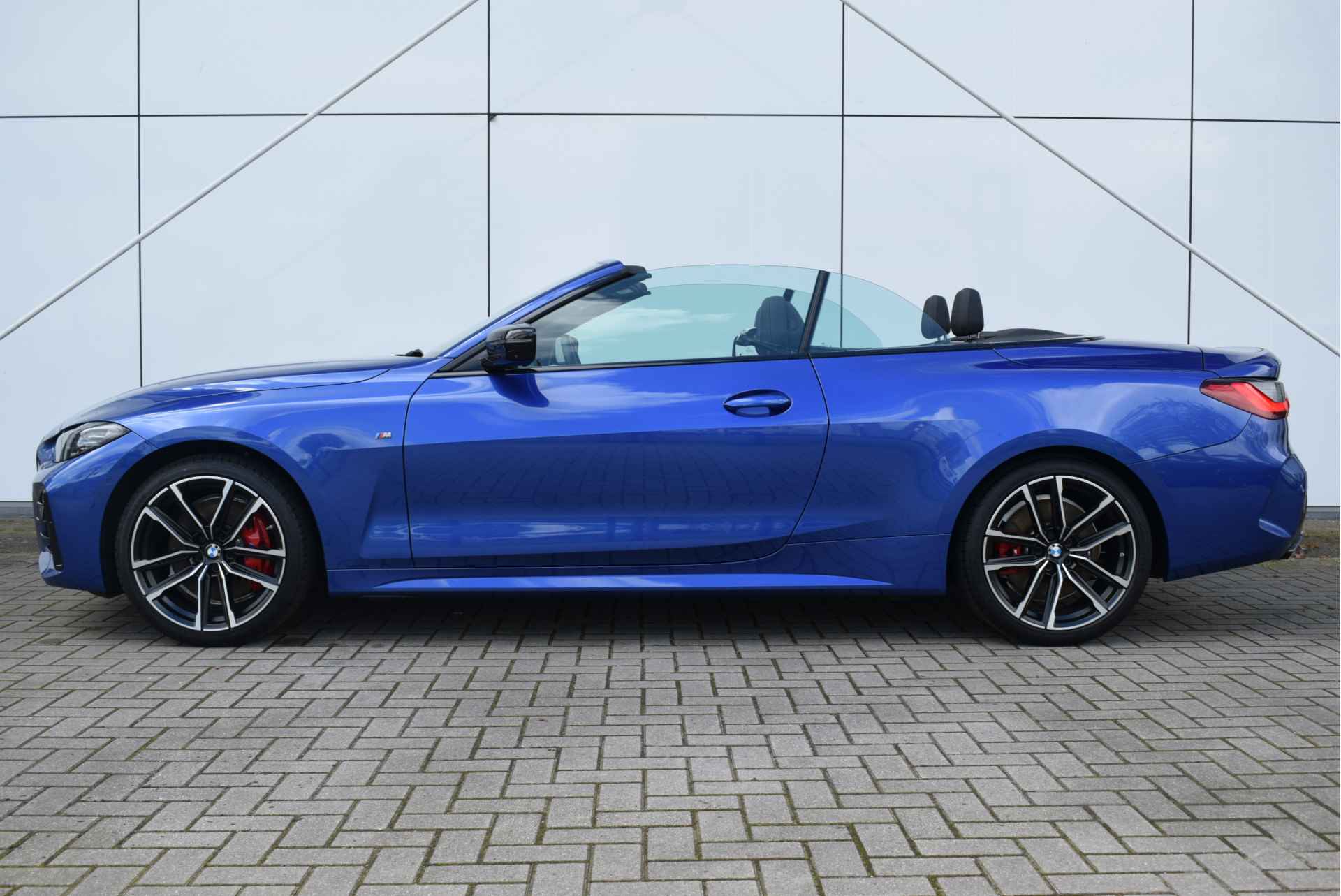 BMW 4 Serie Cabrio M440i xDrive High Executive Automaat / Trekhaak / Air Collar / Parking Assistant Plus / Adaptief M Onderstel / Driving Assistant Professional / Comfort Access - 3/37