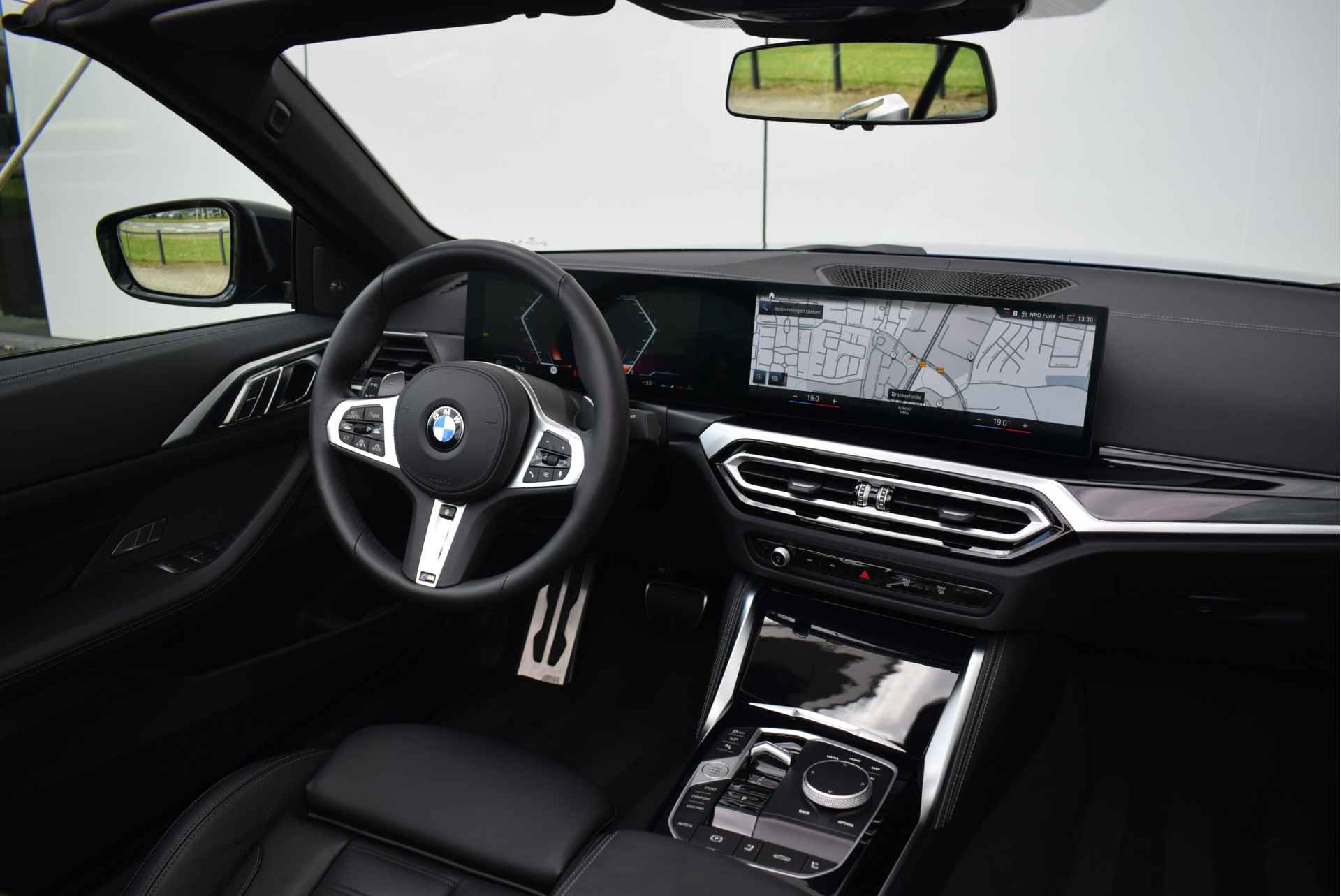 BMW 4 Serie Cabrio M440i xDrive High Executive Automaat / Trekhaak / Air Collar / Parking Assistant Plus / Adaptief M Onderstel / Driving Assistant Professional / Comfort Access - 17/37