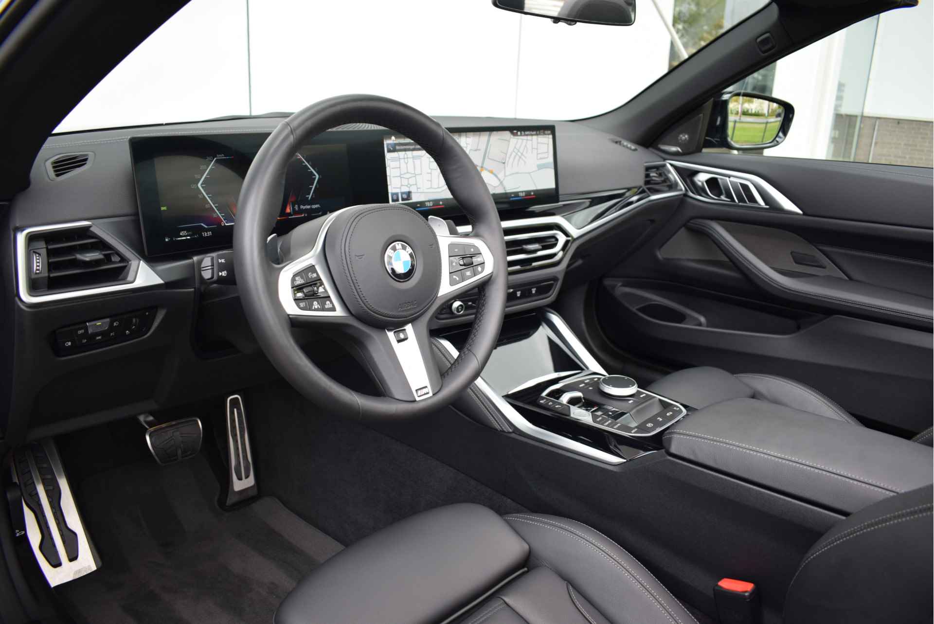 BMW 4 Serie Cabrio M440i xDrive High Executive Automaat / Trekhaak / Air Collar / Parking Assistant Plus / Adaptief M Onderstel / Driving Assistant Professional / Comfort Access - 18/37