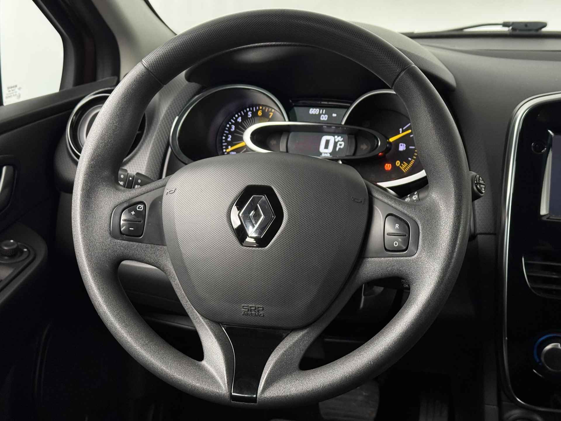 Renault Clio 1.2 TCe 120 EDC Expression | Trekhaak Afneembaar | Parkeersensoren | Cruise Control | Navigatie | - 35/39