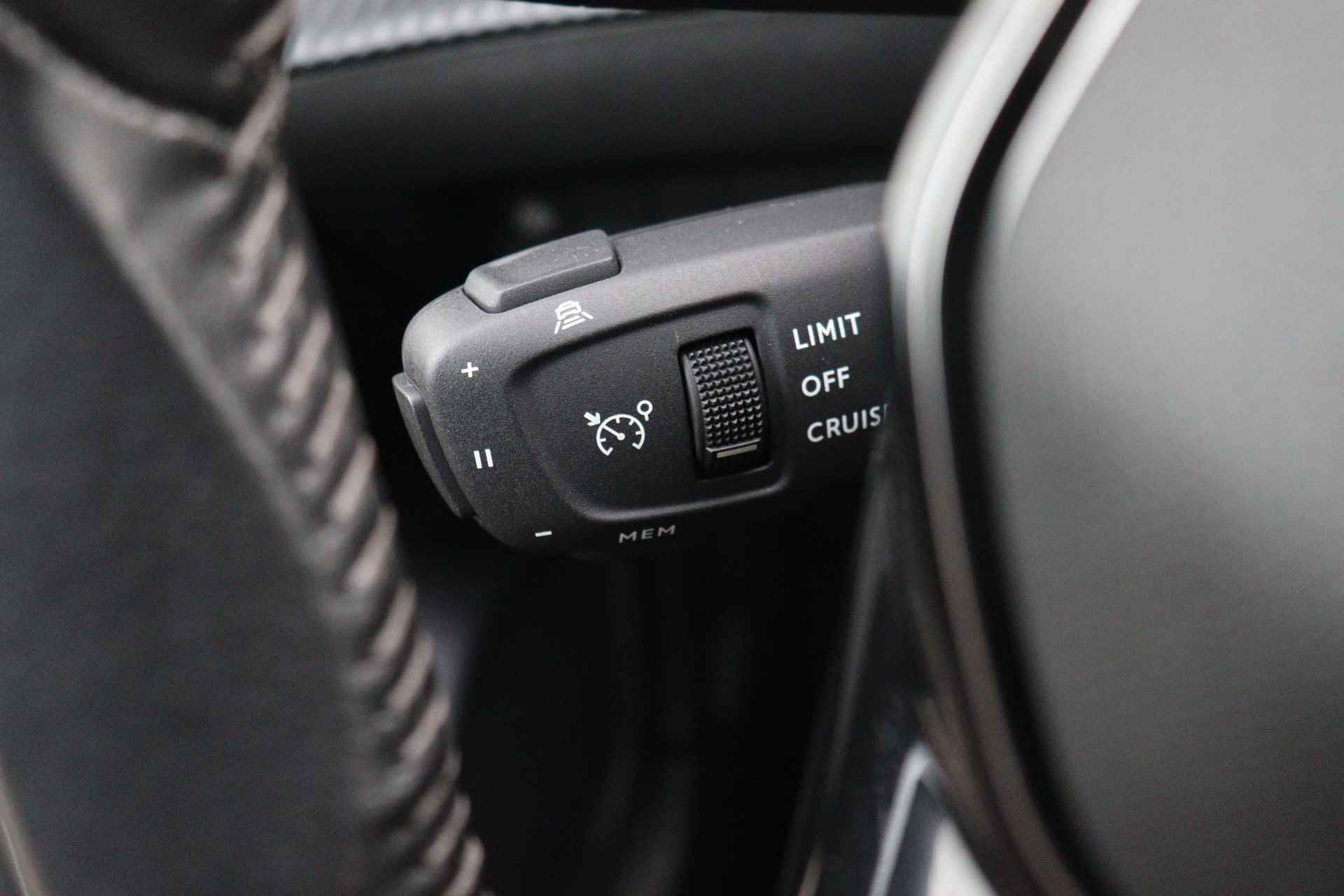 Peugeot 208 100 pk Allure Adaptieve Cruise control * Parkeer camera * Full Led - 27/49