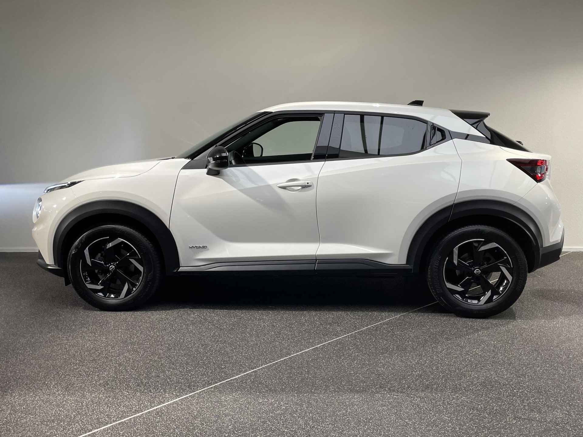 Nissan Juke 1.6 Hybrid 143 N-Connecta - 18/27