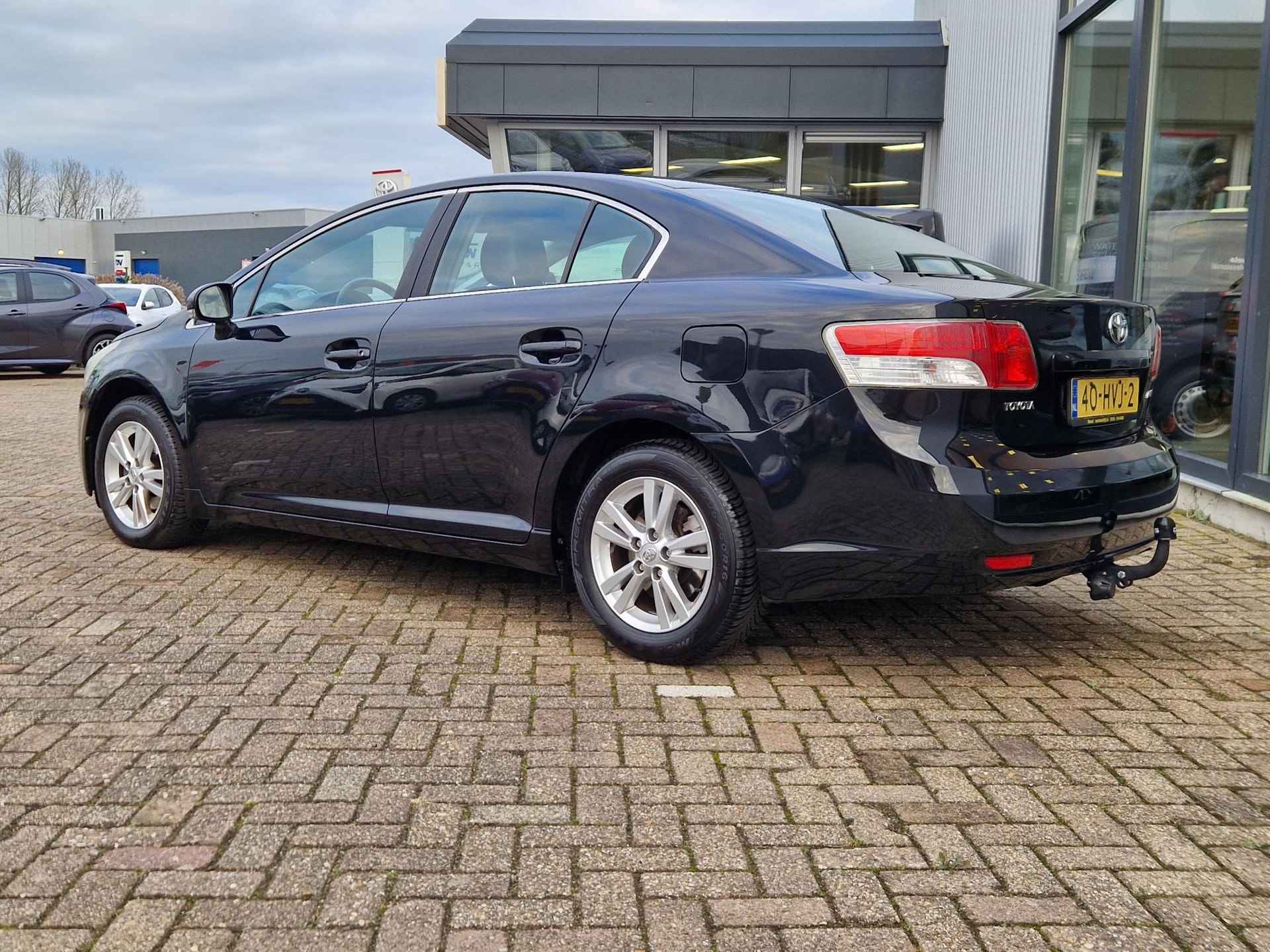 Toyota Avensis 2.0 VVTi Dynamic 81.588 Km!! Uniek Clima Trekhaak Cruise control 1500 kg trekgewicht - 2/21