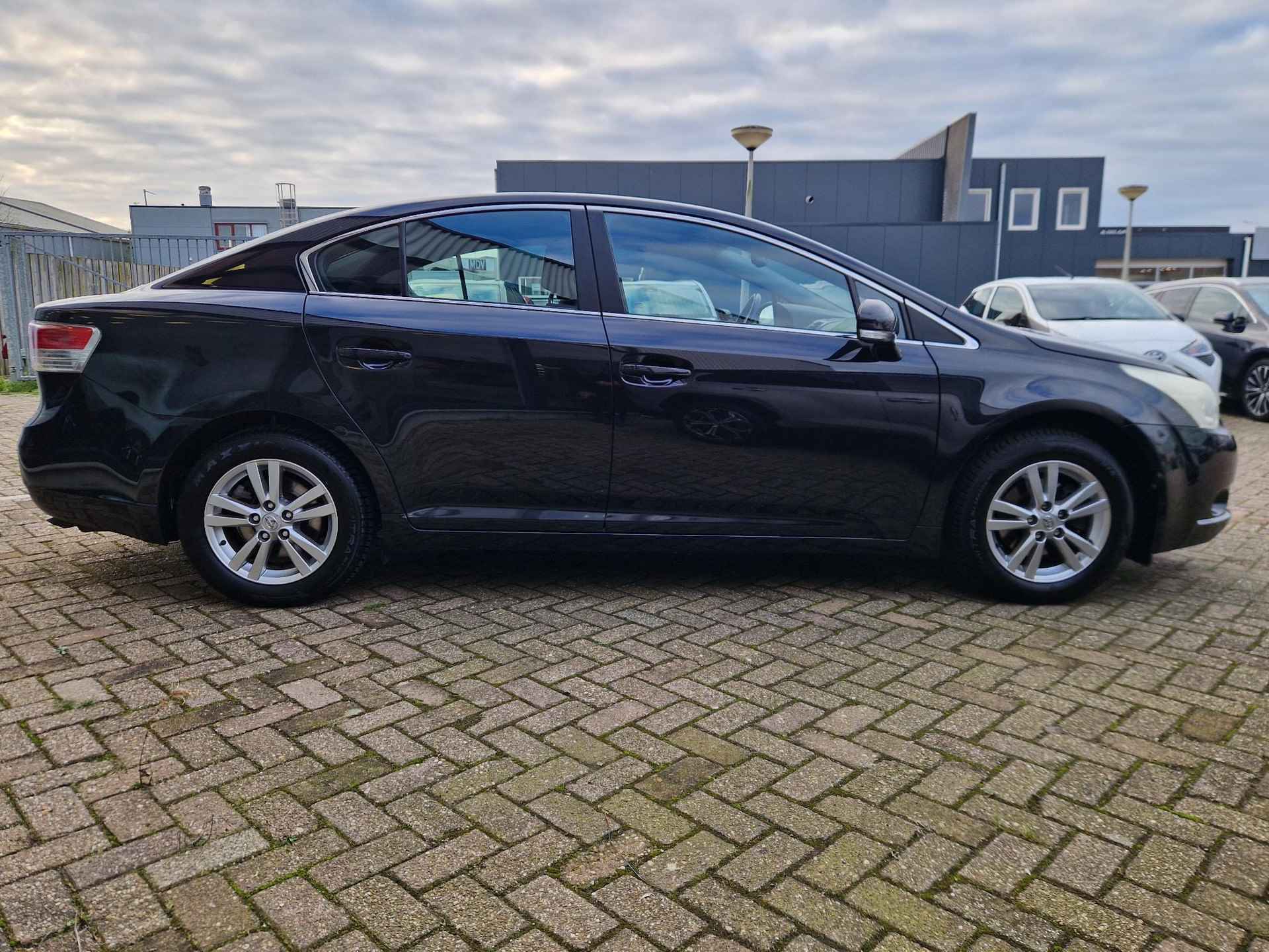 Toyota Avensis 2.0 VVTi Dynamic 81.588 Km!! Uniek Clima Trekhaak Cruise control 1500 kg trekgewicht - 3/21