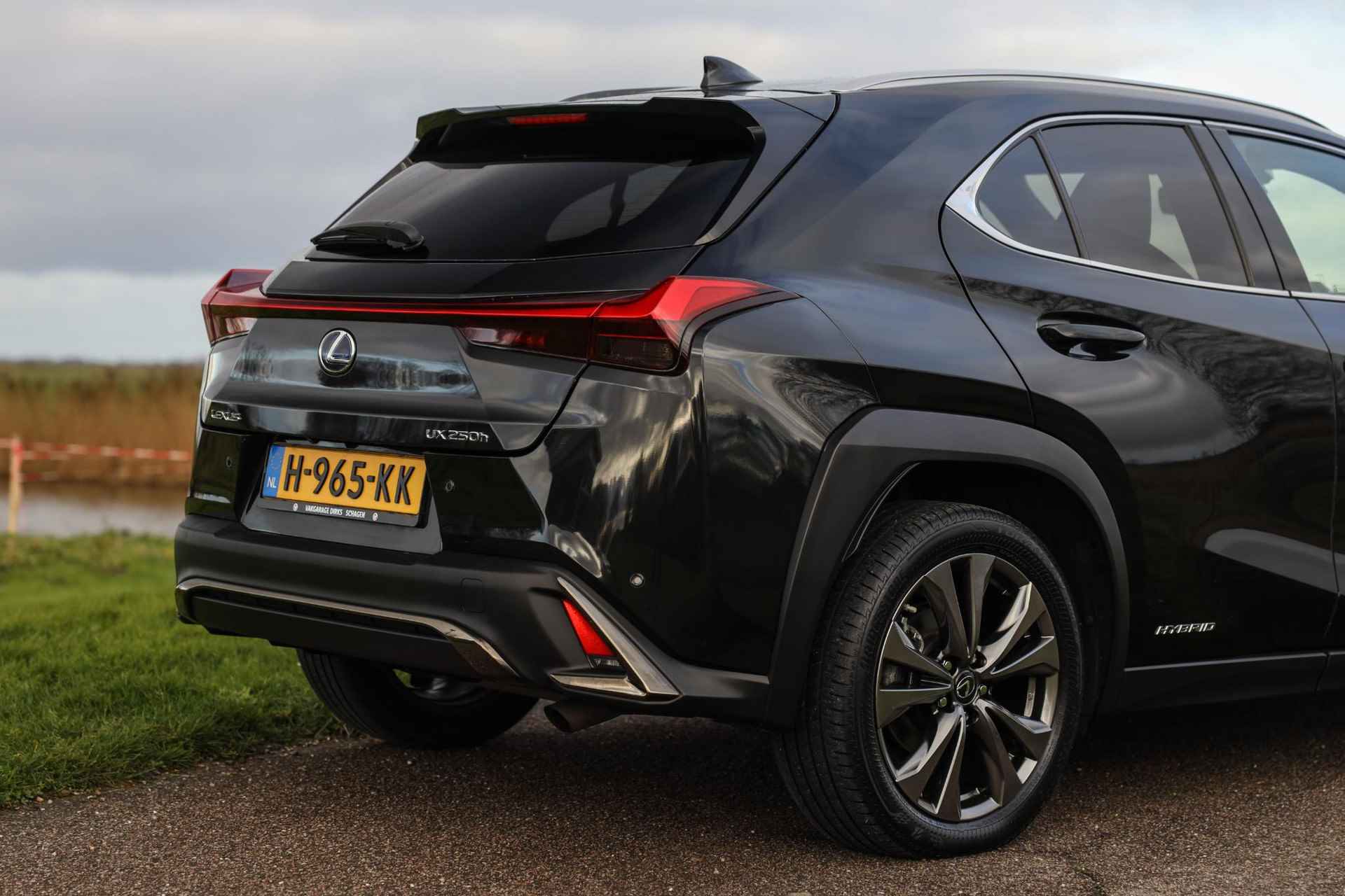 Lexus UX 250h F Sport ✅ LED ✅ Carplay ✅ Leder - 8/42