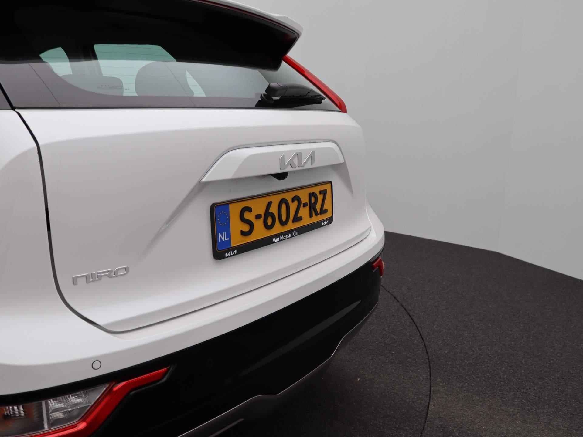 Kia Niro EV DynamicLine 64.8 kWh | 3-fase 11KW laden | Clima | Navi | Keyless | Camera | Cruise | LM Velgen | Eerste Eigenaar - 31/45