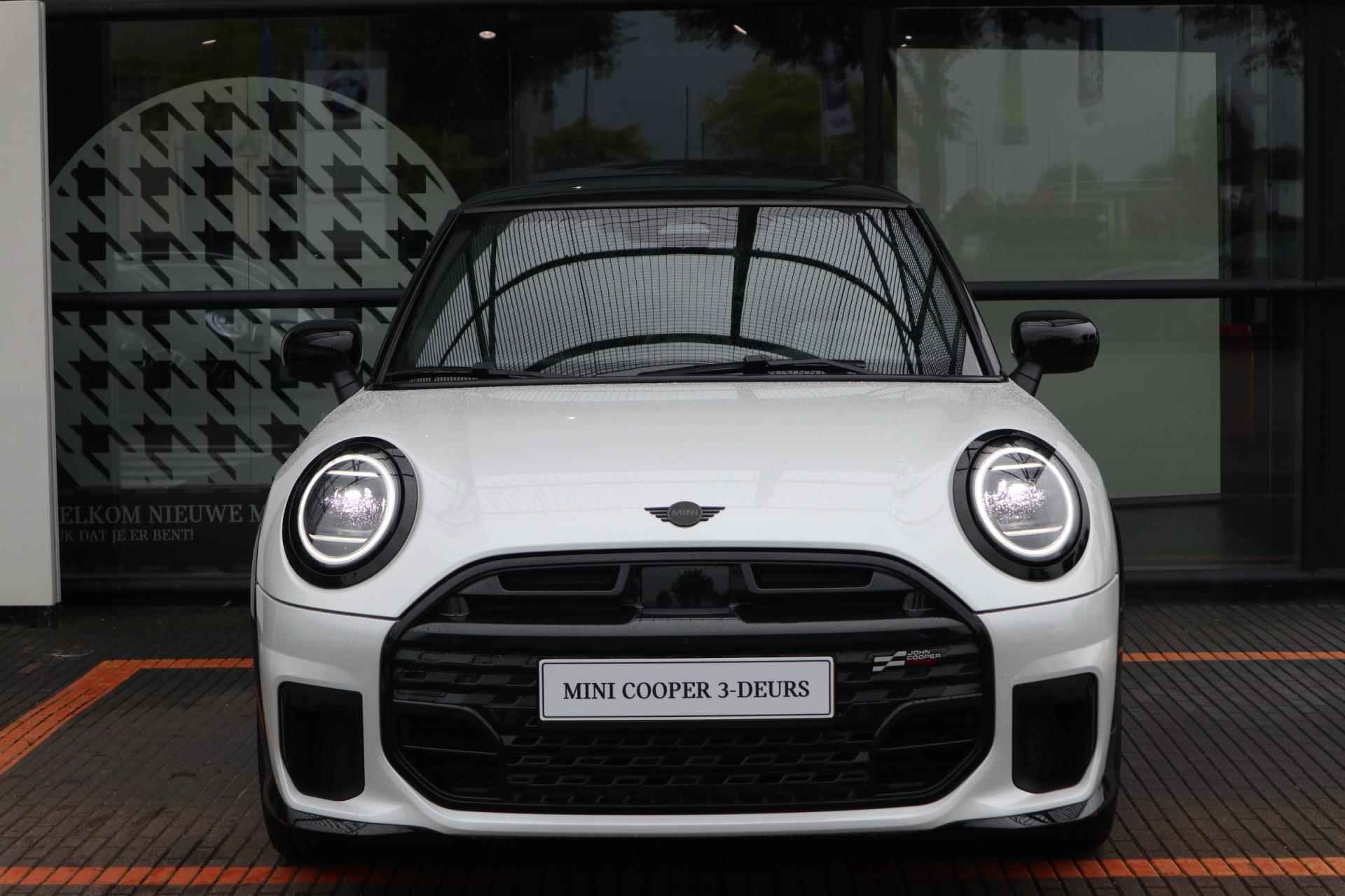 MINI 3-deurs Cooper S 2.0 John Cooper Works | Showroom Sale - 4/30