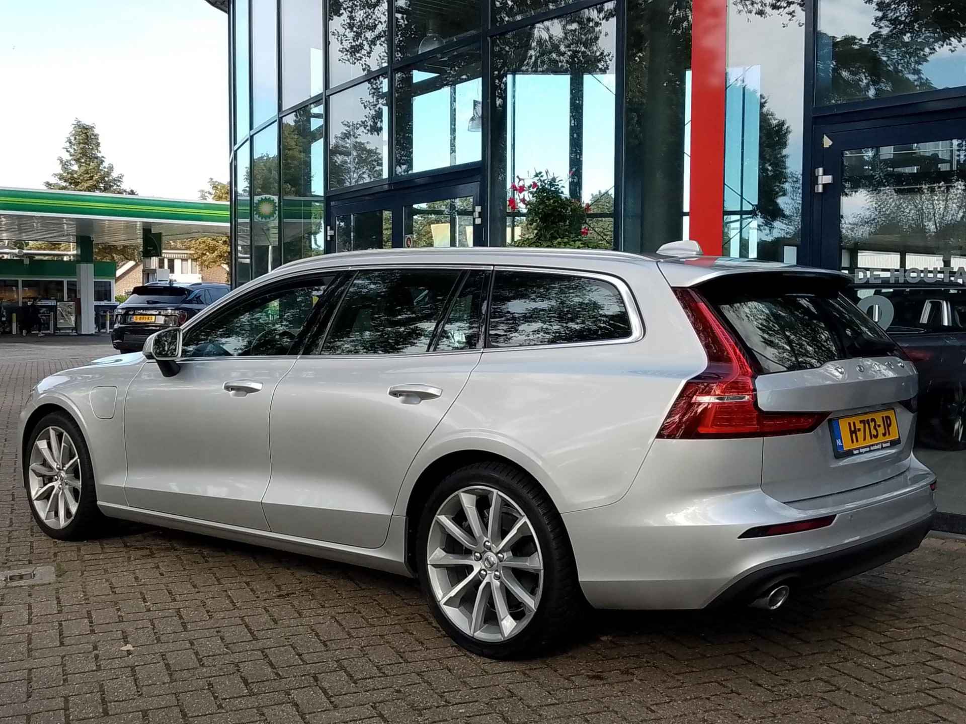 Volvo V60 2.0 T6 Twin Engine AWD Momentum Pro | Leer | Navi - 4/25